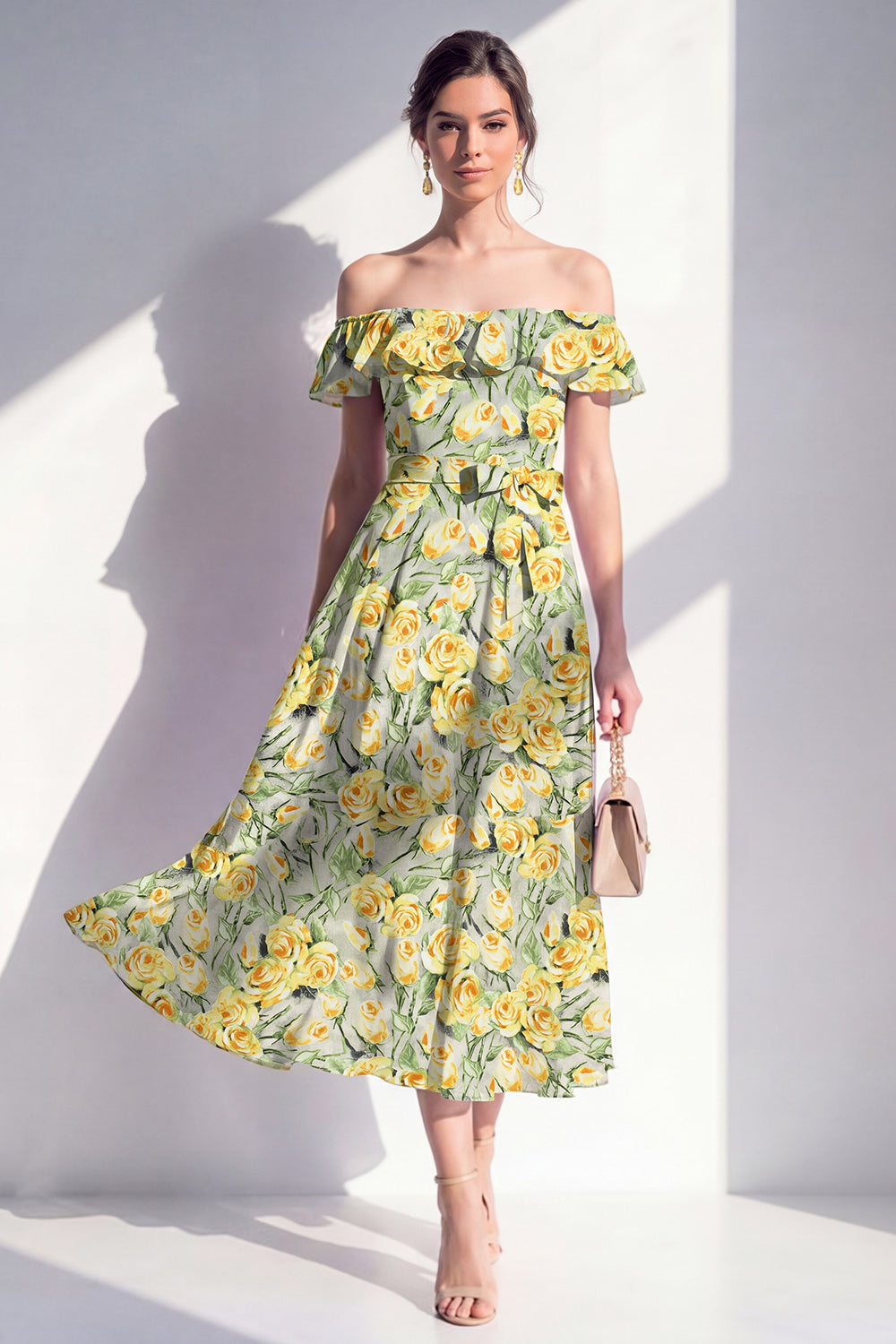 Robe midi trapèze rose à fleurs et épaules dénudées