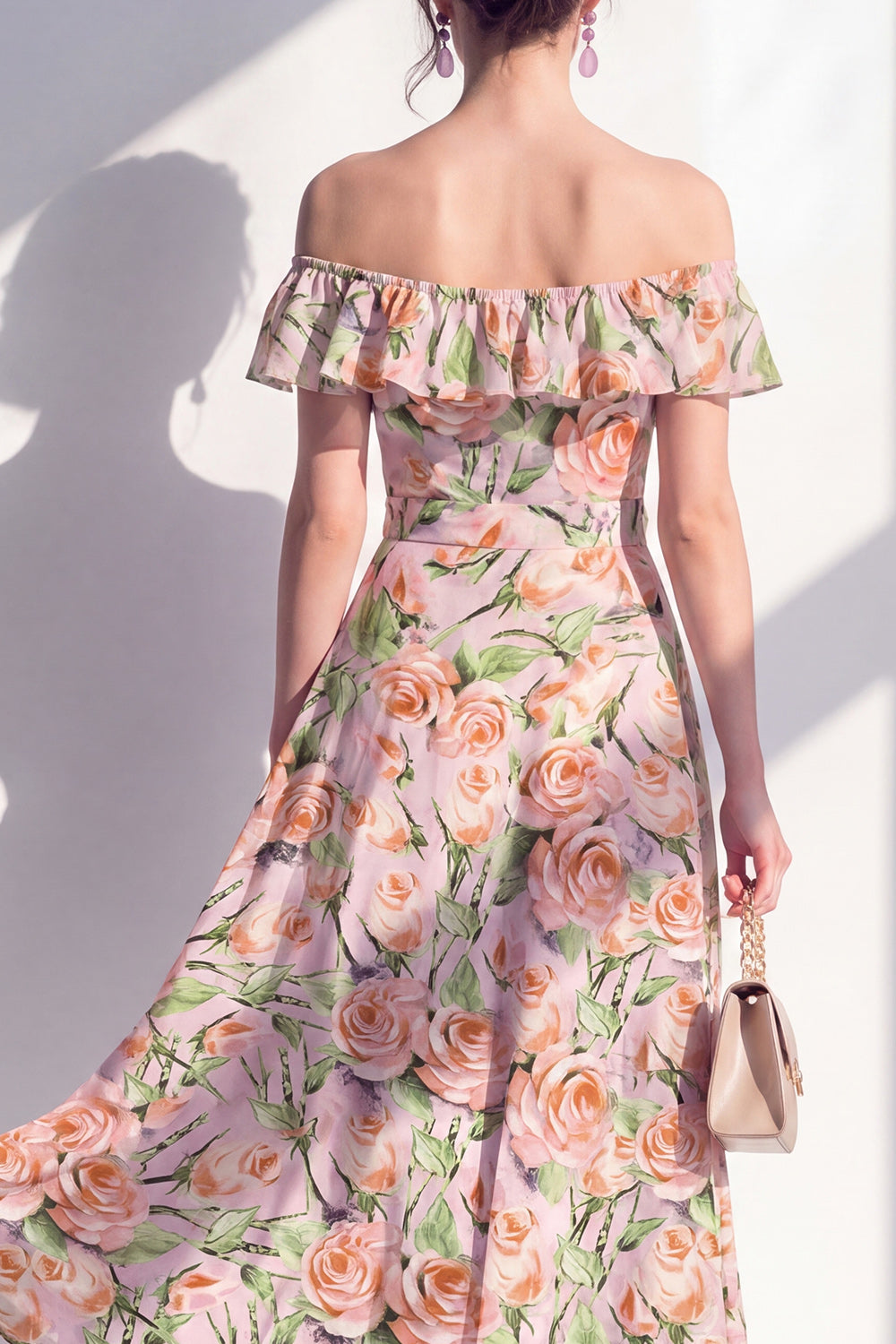 Robe midi trapèze rose à fleurs et épaules dénudées