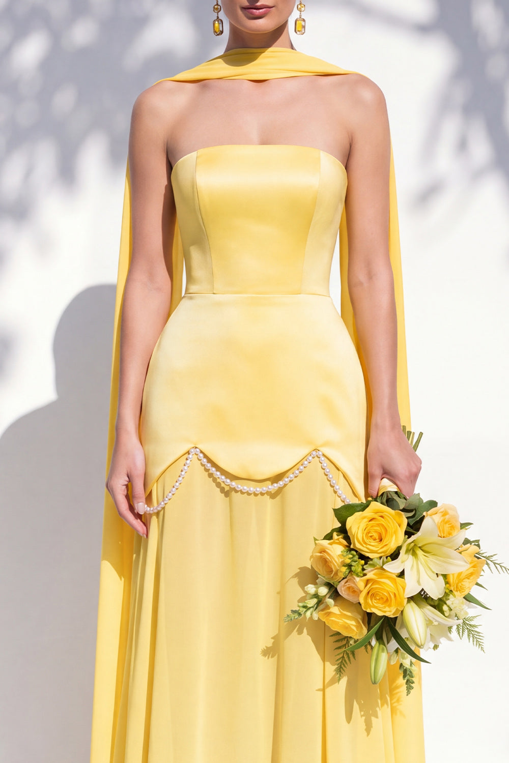 Robe de demoiselle d'honneur trapèze jaune sans bretelles avec foulard