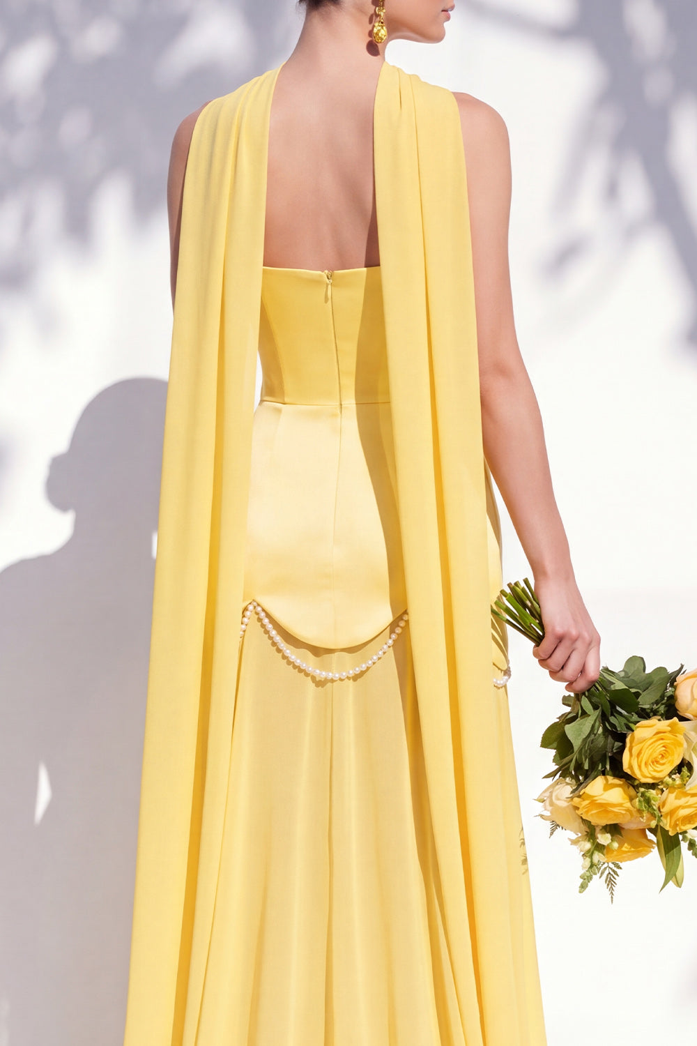 Robe de demoiselle d'honneur trapèze jaune sans bretelles avec foulard