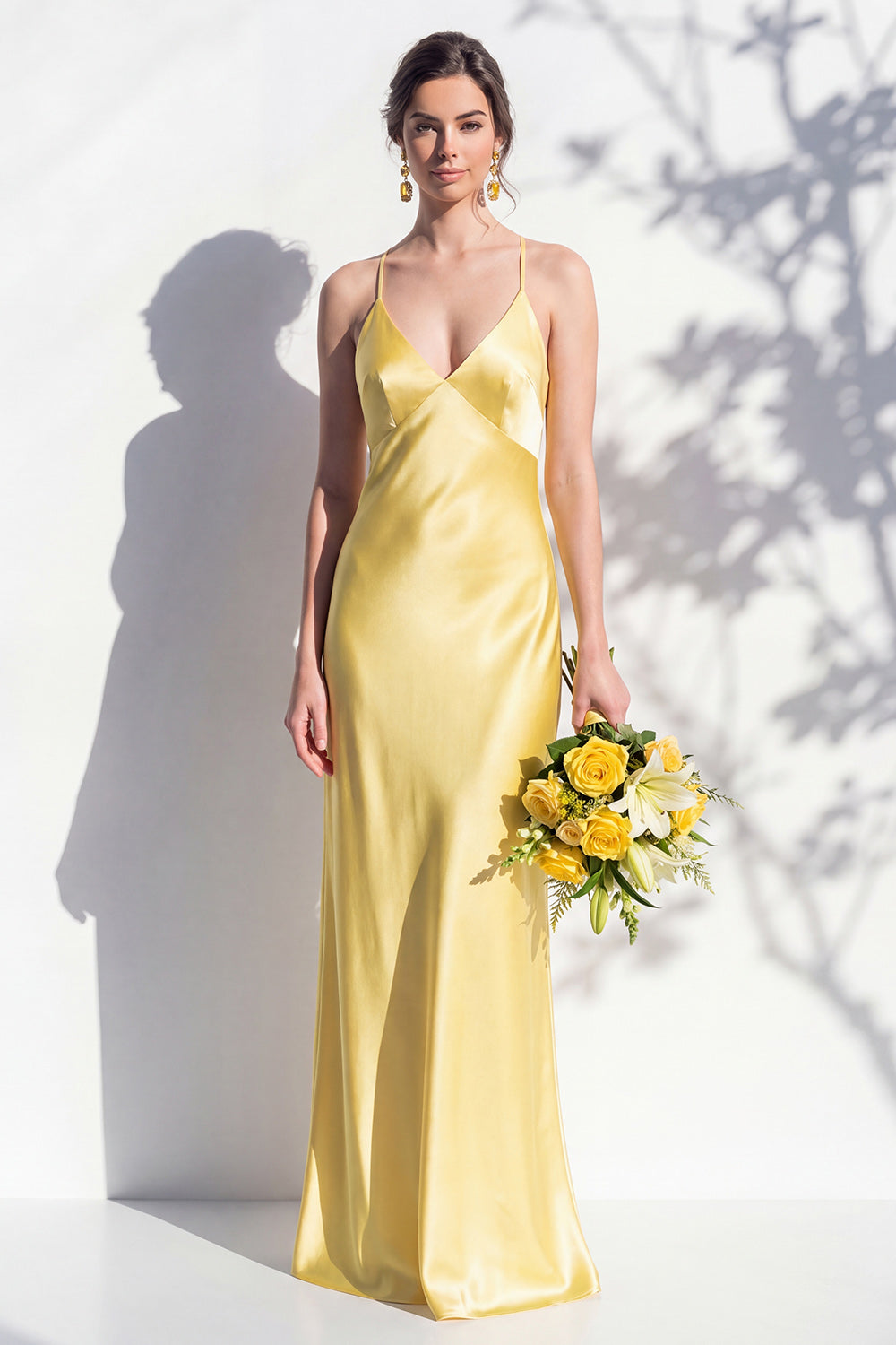 Robe fourreau jaune en satin à fines bretelles pour demoiselle d'honneur