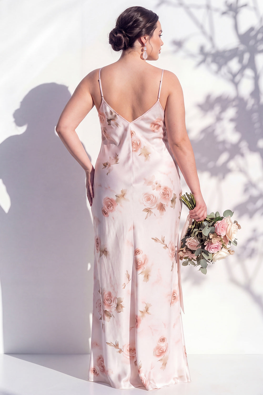 Robe de demoiselle d'honneur fourreau à fines bretelles avec fleurs rouges ivoire