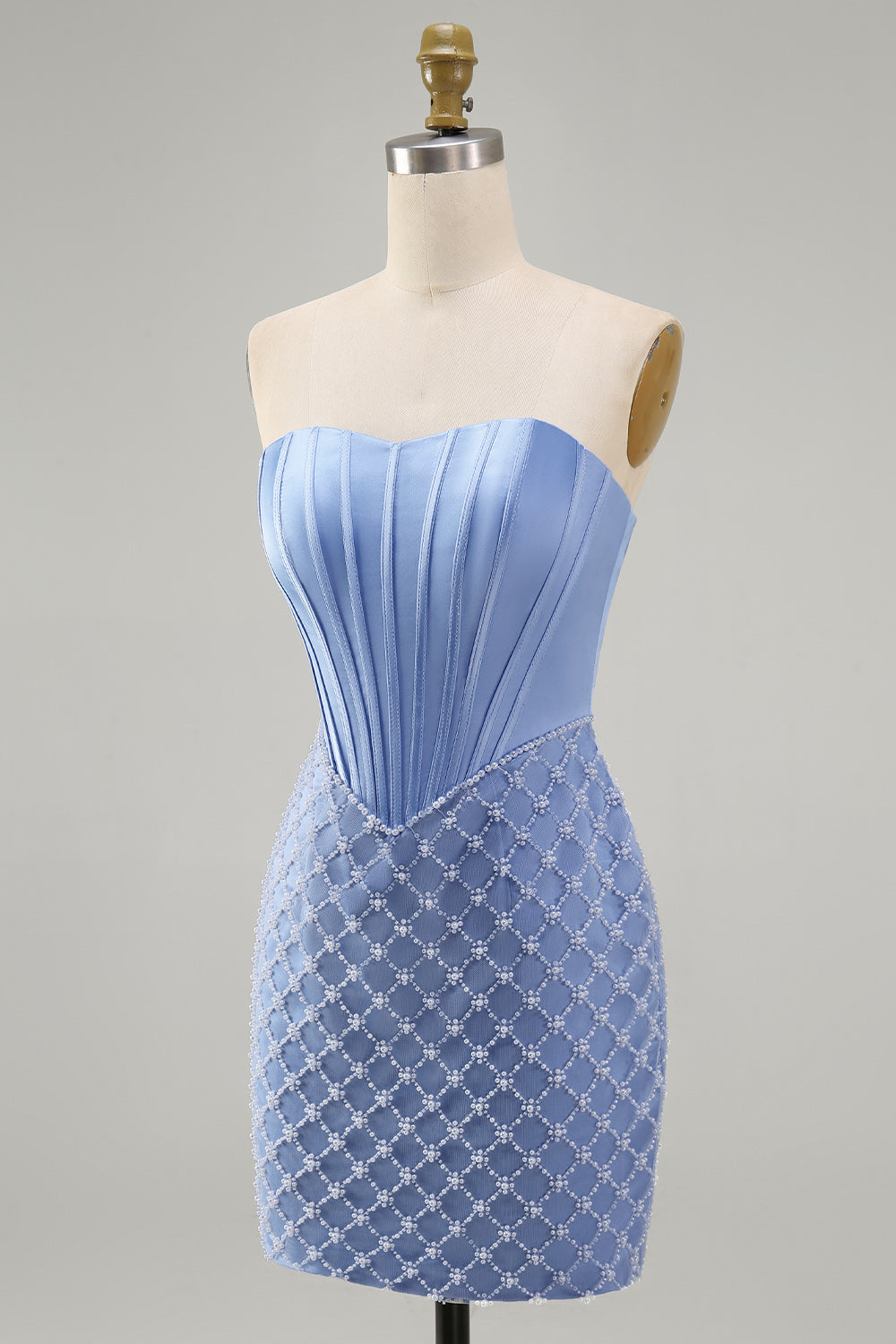 Robe de bal courte en satin bustier moulante bleue avec corsage orné de perles