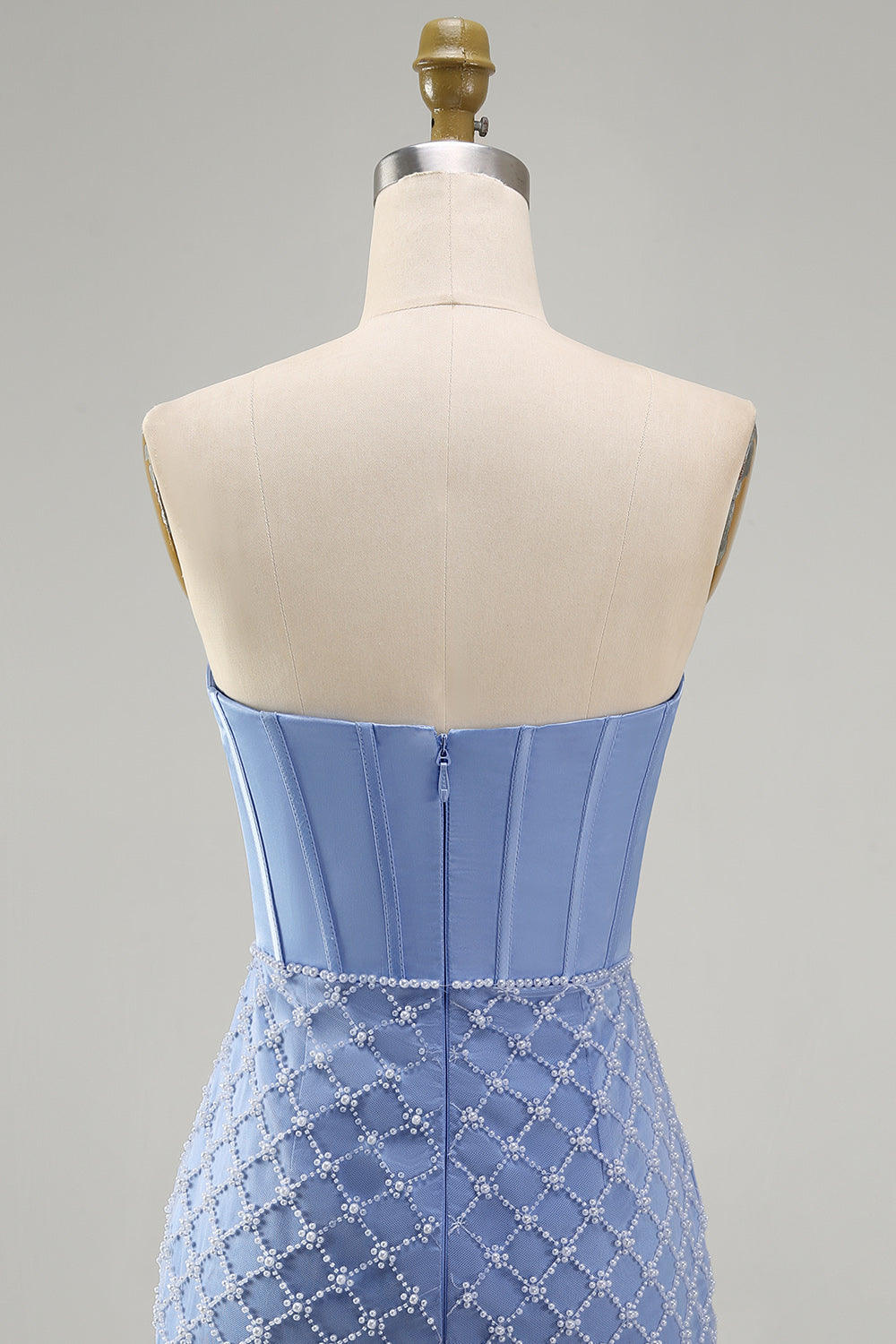 Robe de bal courte en satin bustier moulante bleue avec corsage orné de perles