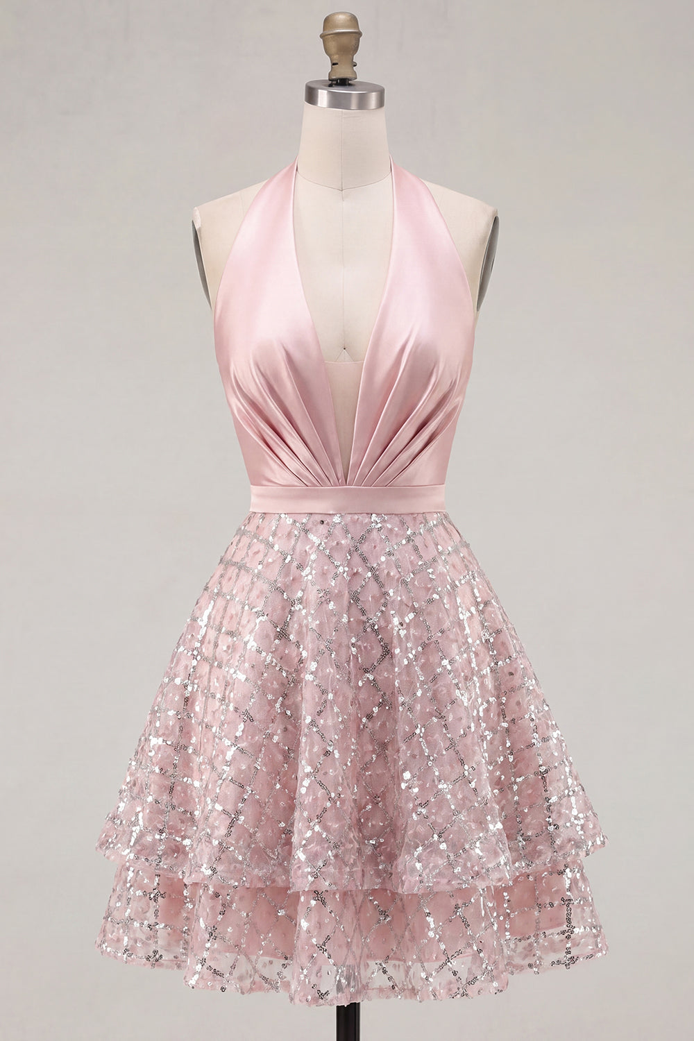 Robe de bal courte en satin fard à joues avec sequins froncés et col montant licou