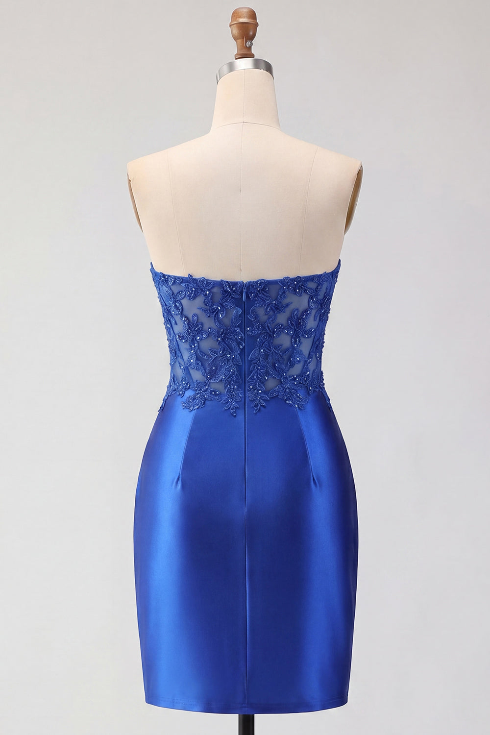Robe de bal courte en satin rouge avec corset transparent perlé et décolleté en cœur