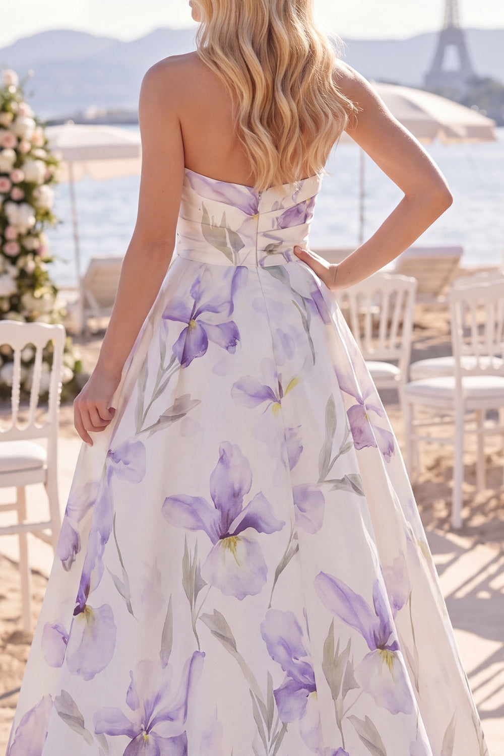 Robe de mariée de plage ligne A fleur blanche et violette, froncée, traîne balayage avec fente