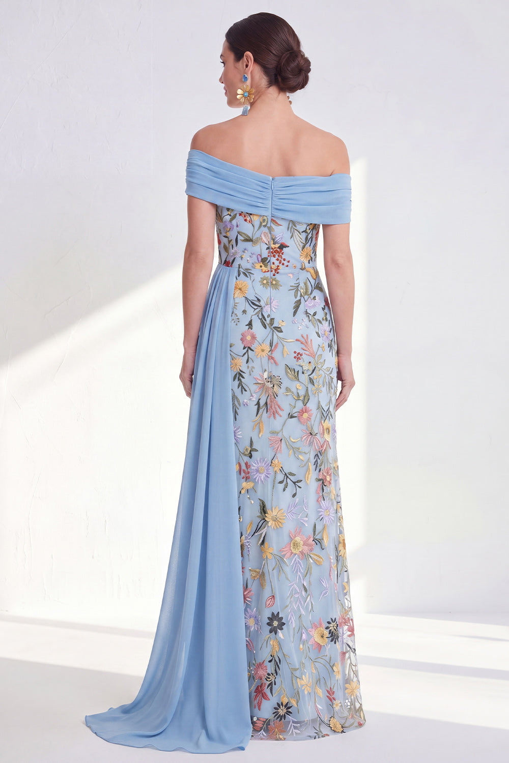 Robe longue de mère de la mariée fourreau vert floral avec ceinture épaules dénudées