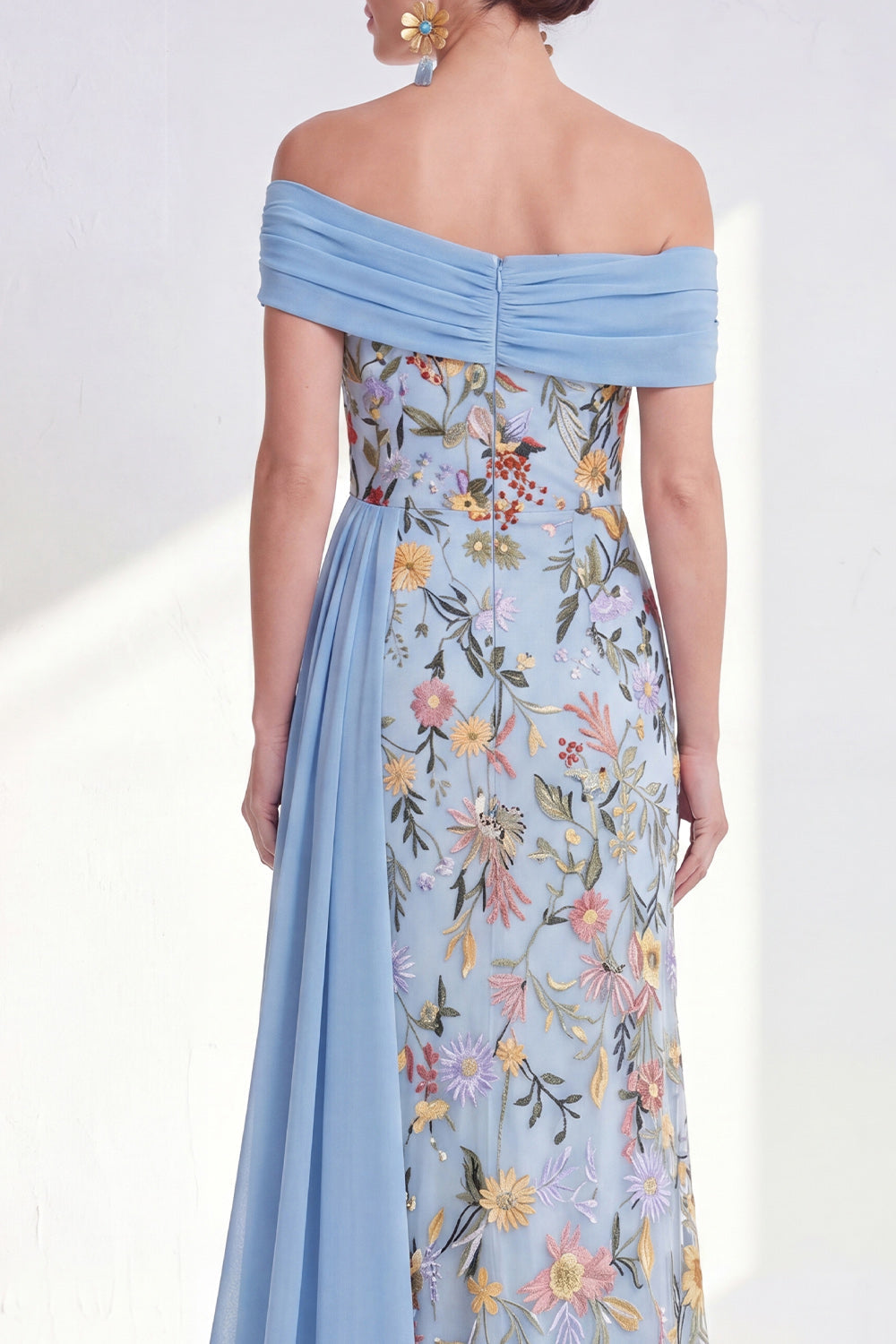 Robe longue de mère de la mariée fourreau vert floral avec ceinture épaules dénudées
