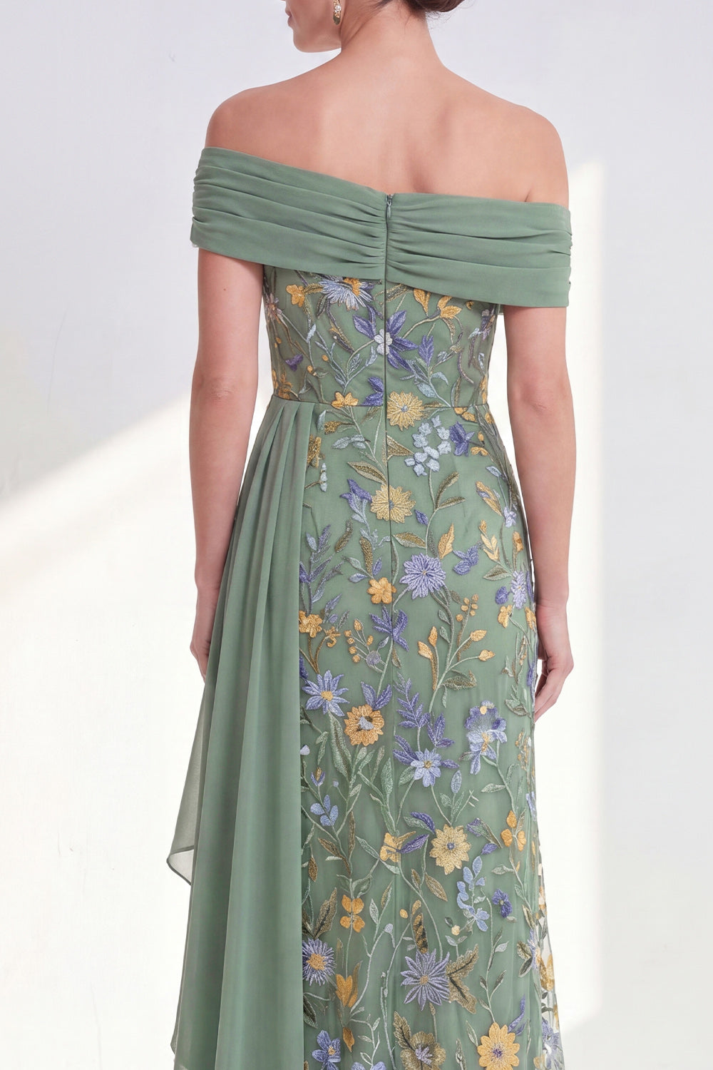 Robe longue de mère de la mariée fourreau vert floral avec ceinture épaules dénudées