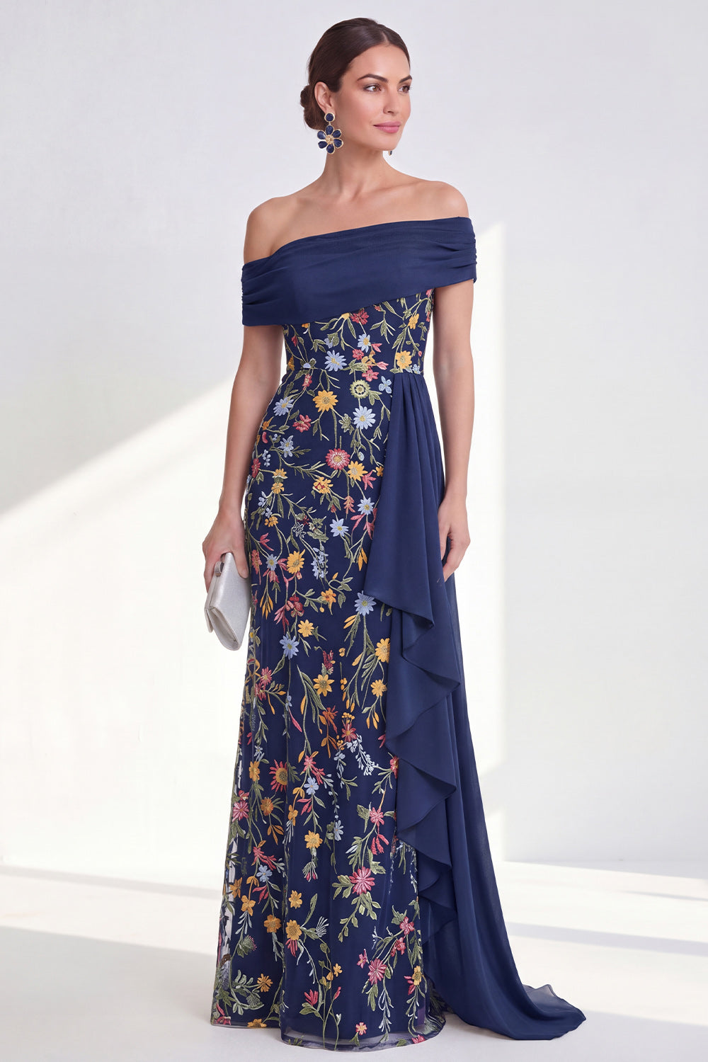 Robe longue de mère de la mariée fourreau vert floral avec ceinture épaules dénudées