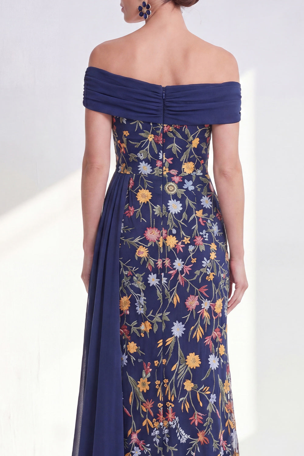 Robe longue de mère de la mariée fourreau vert floral avec ceinture épaules dénudées