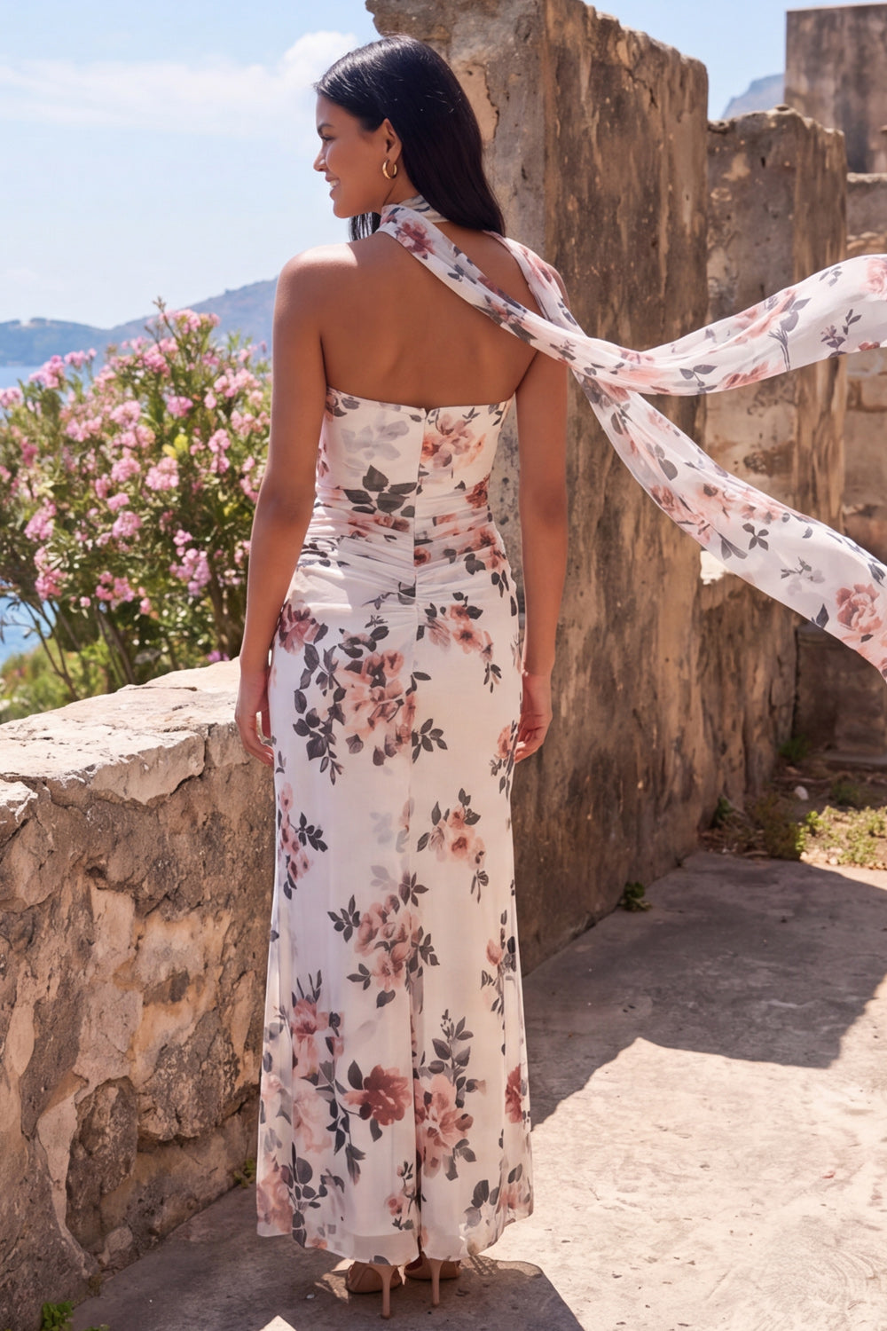 Robe longue sirène évasée ivoire à volants avec fente et imprimé floral