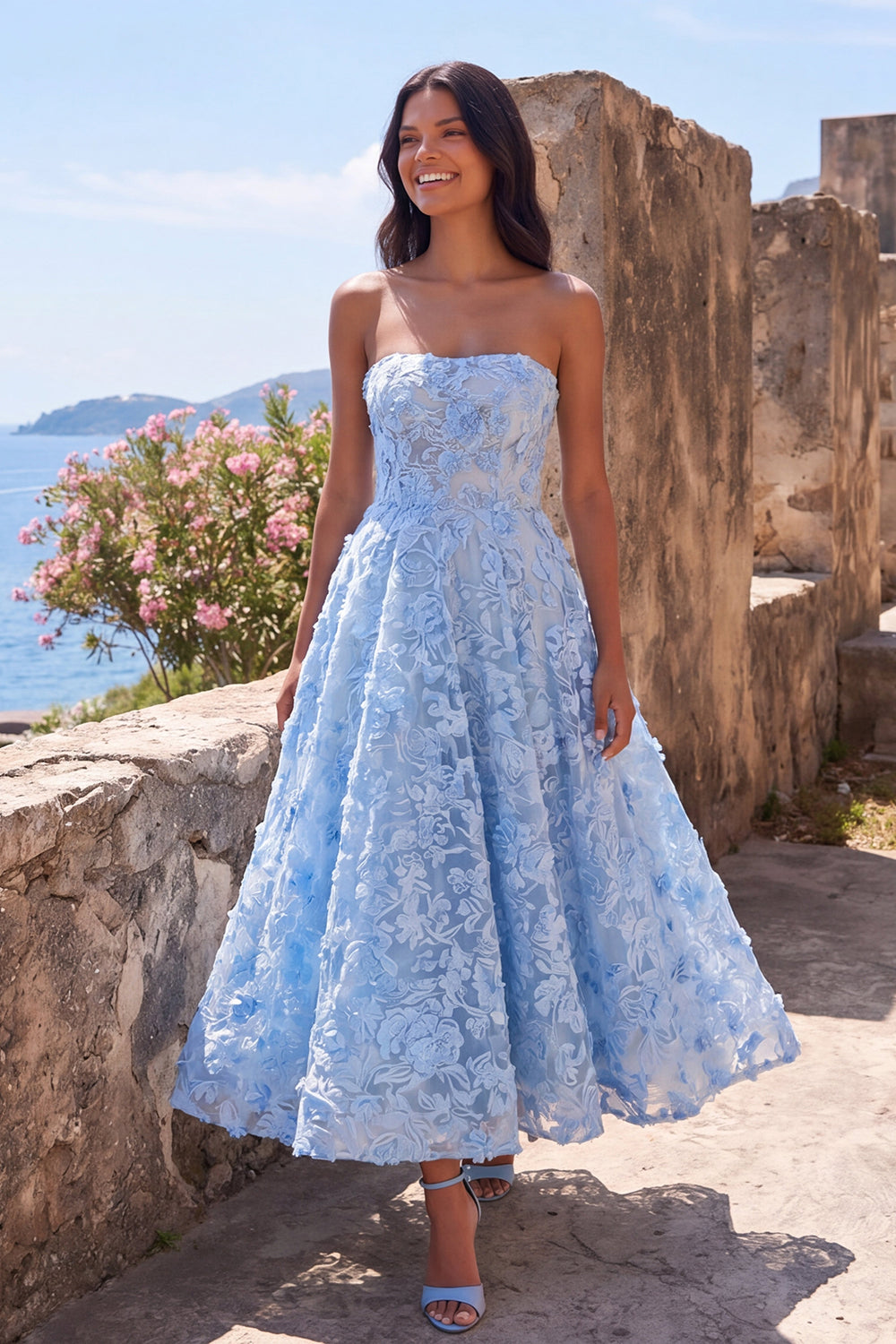Robe midi florale bustier bleue coupe trapèze avec corset transparent et appliqués