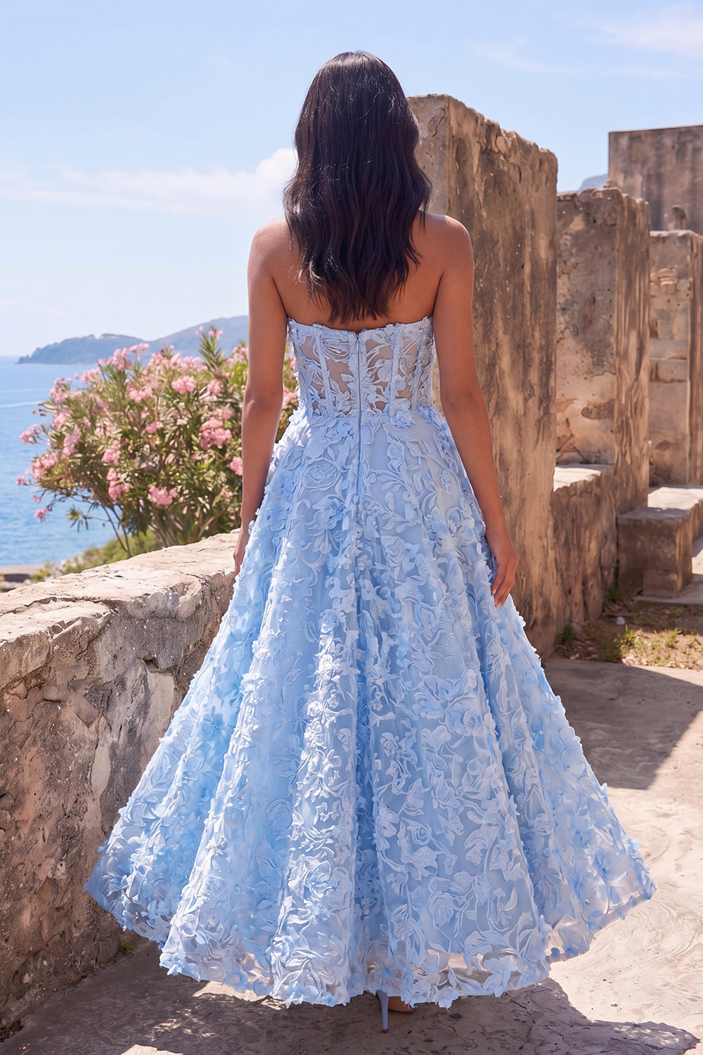 Robe midi florale bustier bleue coupe trapèze avec corset transparent et appliqués