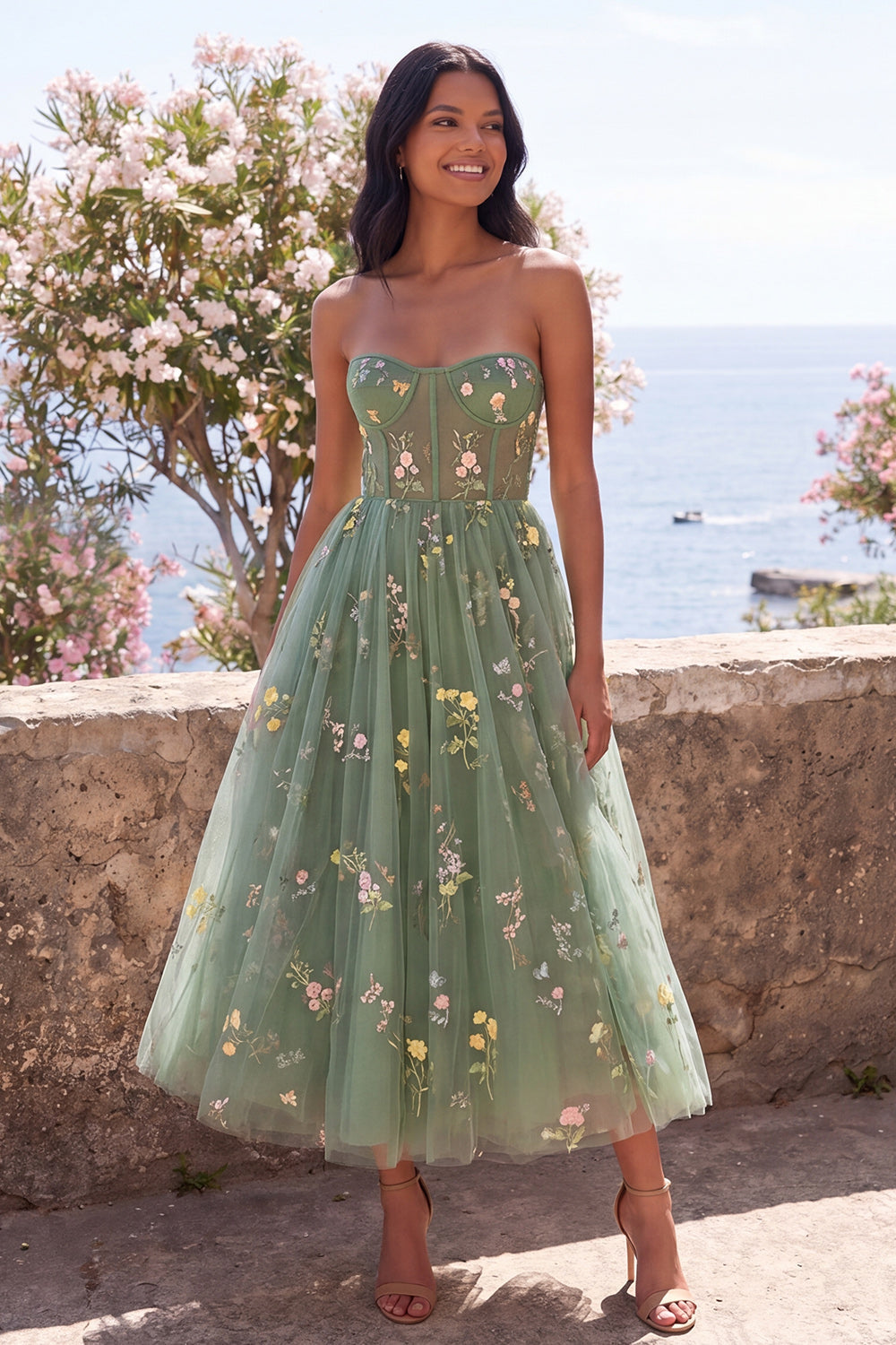 Robe Midi Dusty Sage en Tulle Coupe Trapèze Col Cœur avec Corset Transparent et Broderies Florales