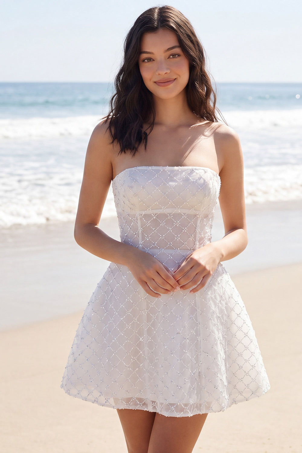 Robe courte bustier évasée en ivoire avec corsage perlé