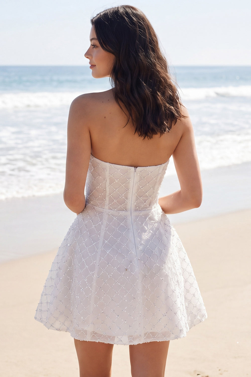 Robe courte bustier évasée en ivoire avec corsage perlé