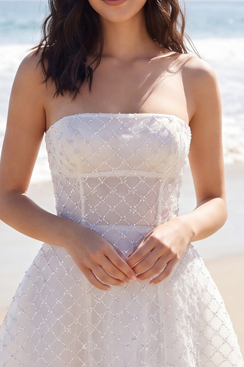Robe courte bustier évasée en ivoire avec corsage perlé