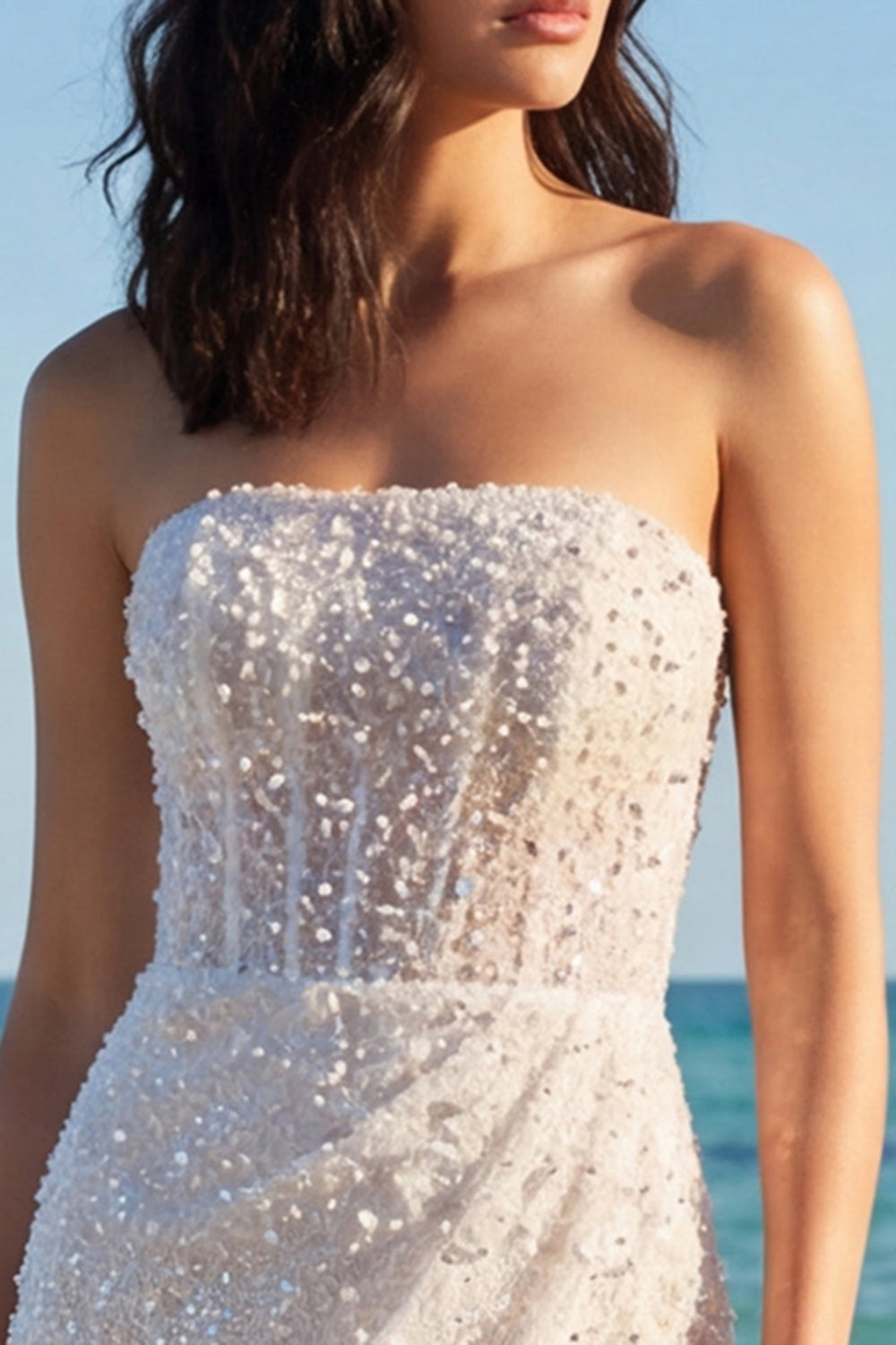 Mini-robe bustier moulante à sequins scintillants et corset