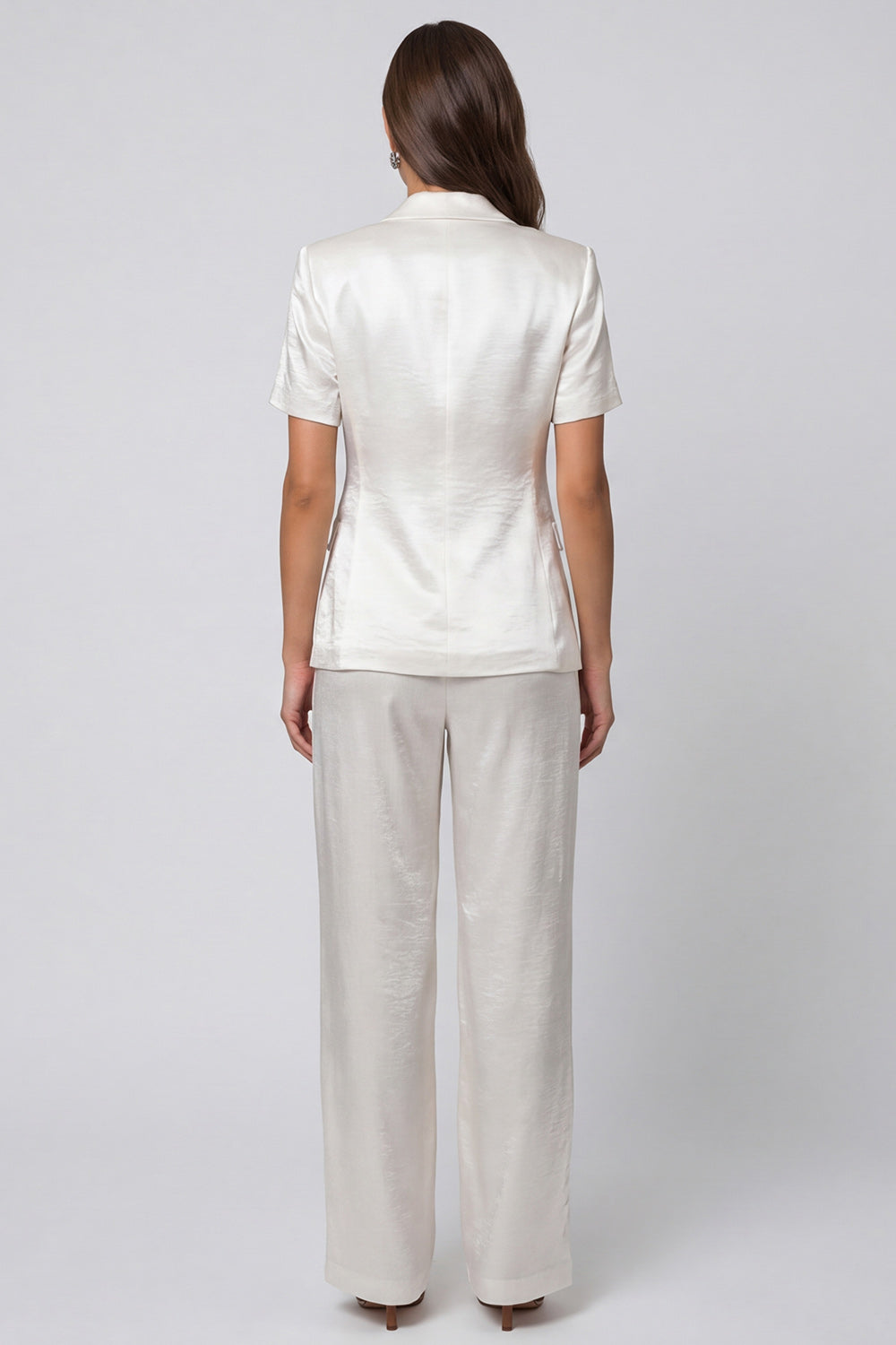 Costume femme 2 pièces à revers crantés ivoire et une boucle