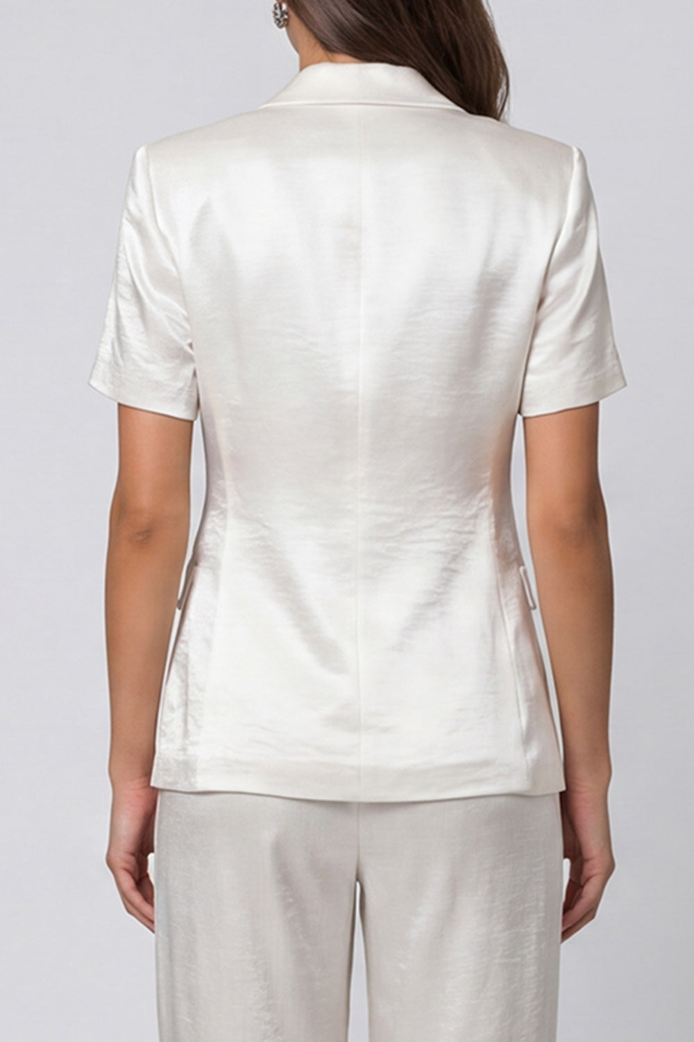 Costume femme 2 pièces à revers crantés ivoire et une boucle