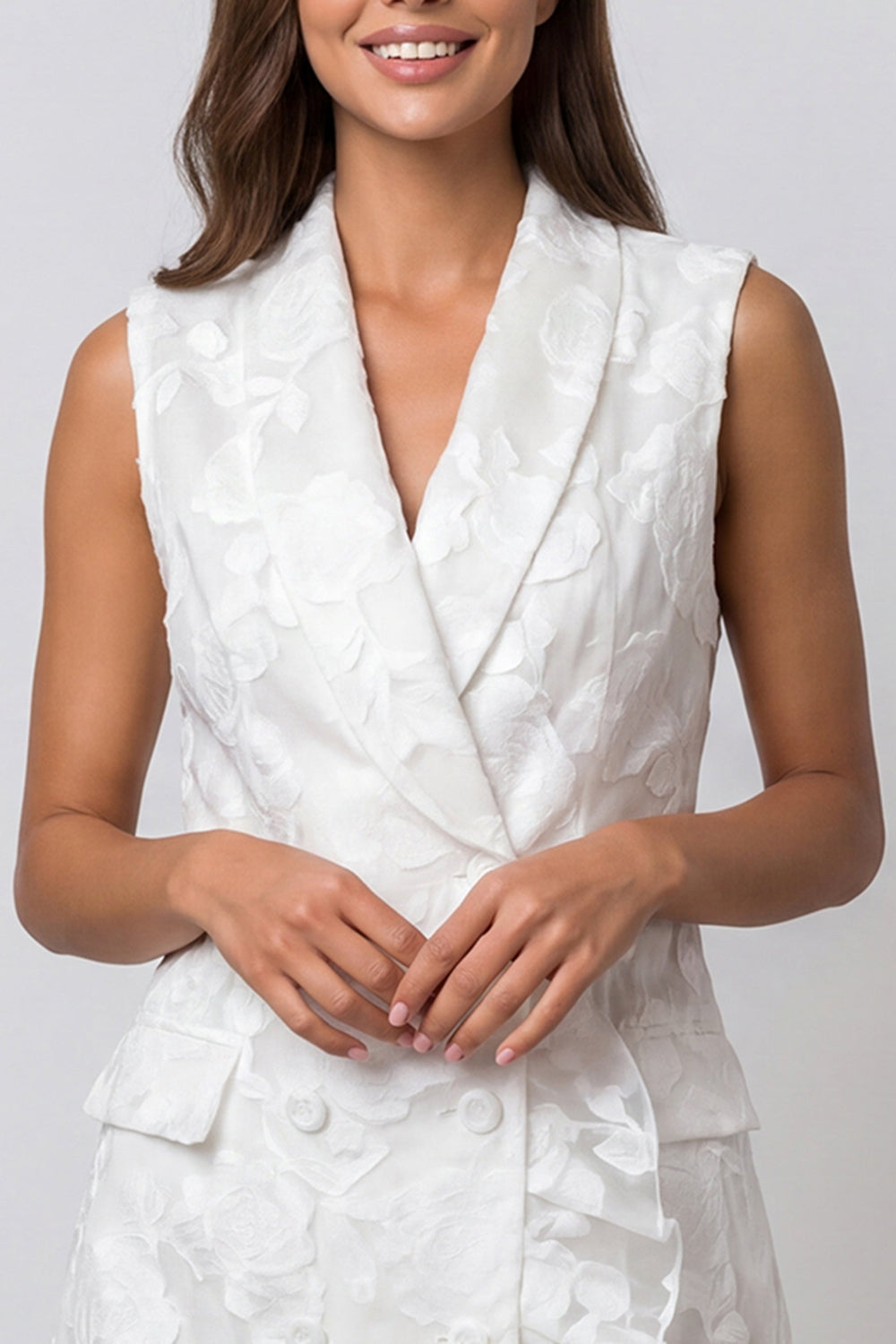 Robe de travail courte à double boutonnage, revers châle ivoire et volants floraux