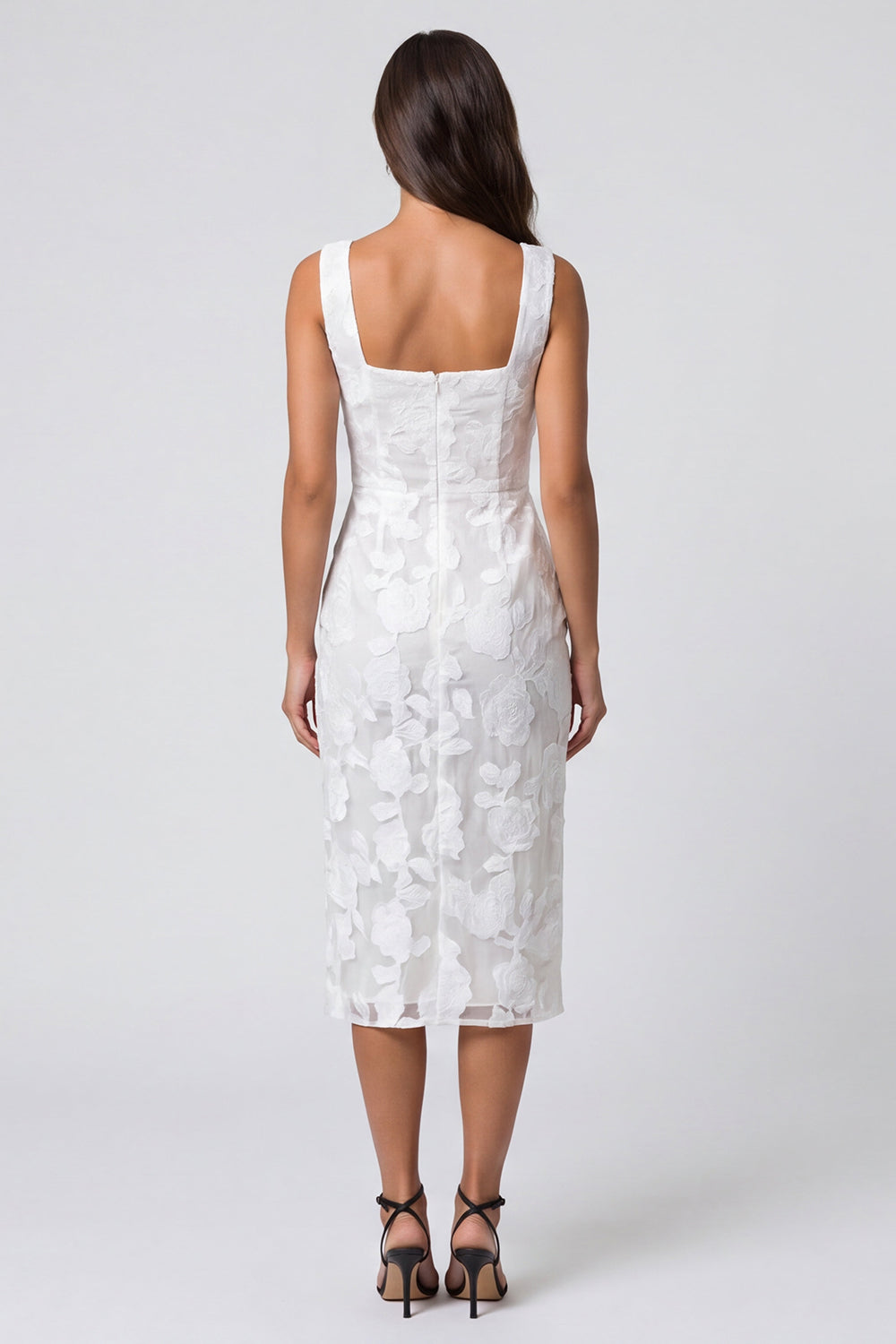 Robe fourreau mi-longue de travail ivoire à fleurs, encolure carrée et fente