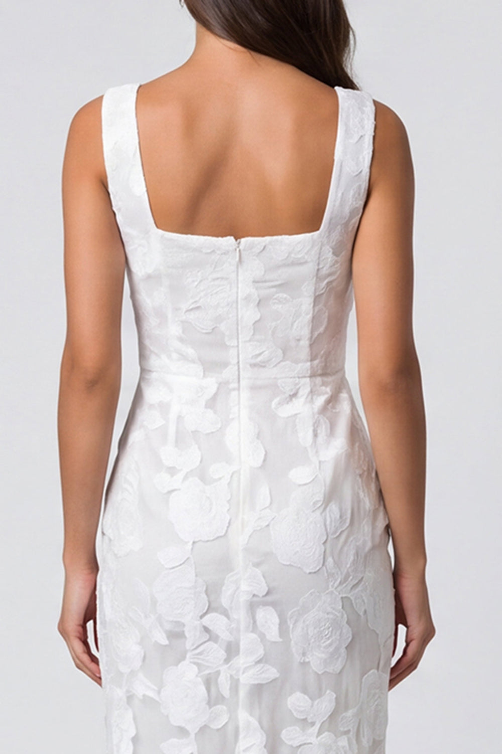 Robe fourreau mi-longue de travail ivoire à fleurs, encolure carrée et fente