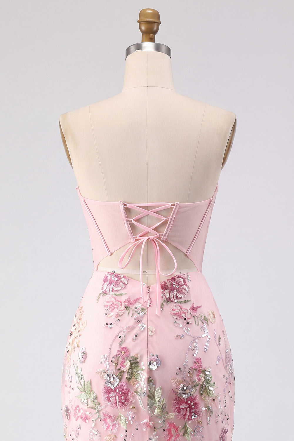 Vestido de regreso a casa ajustado con diseño floral rosa, corsé y lentejuelas