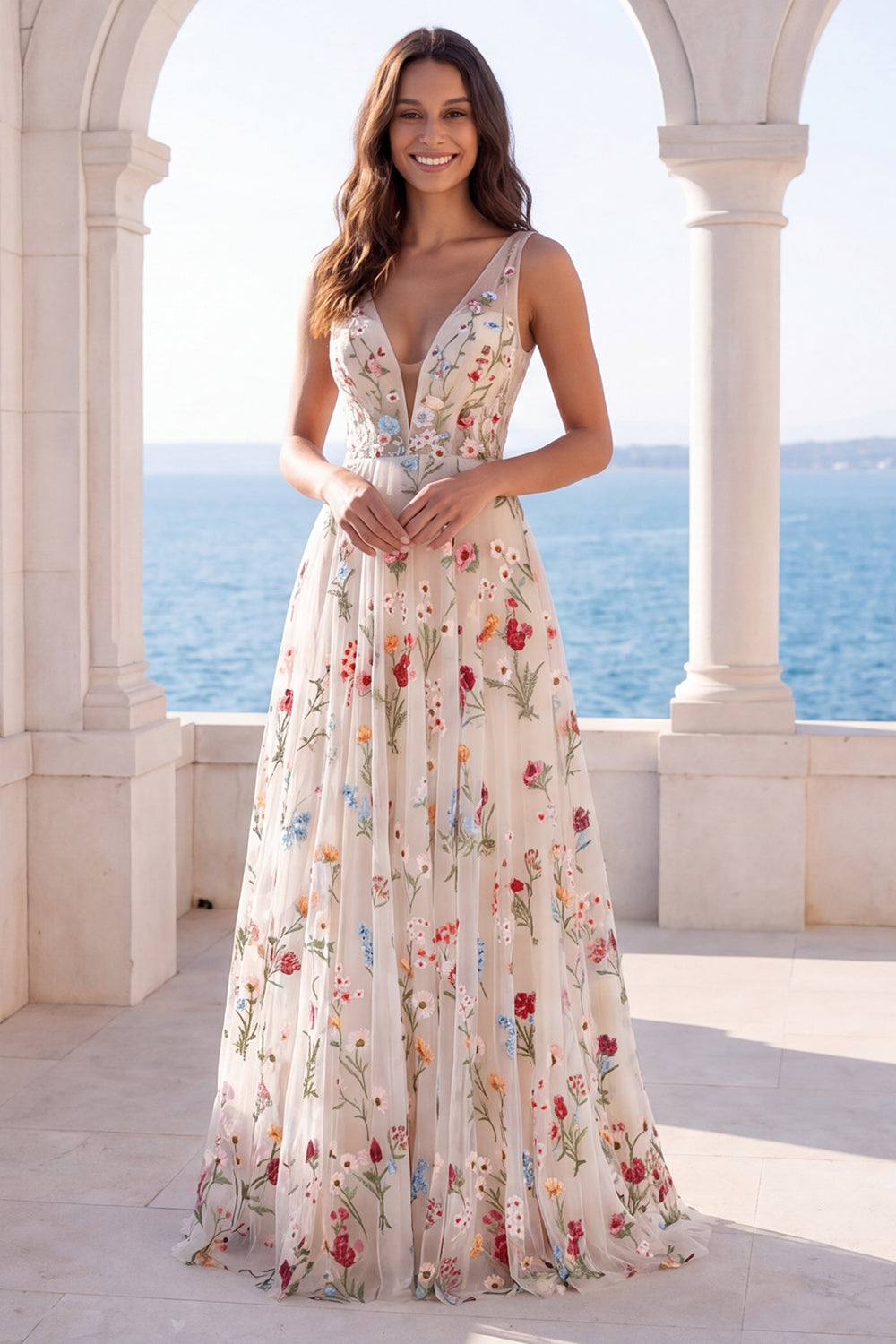 Robe de mariée évasée en ivoire à col en V à motif floral