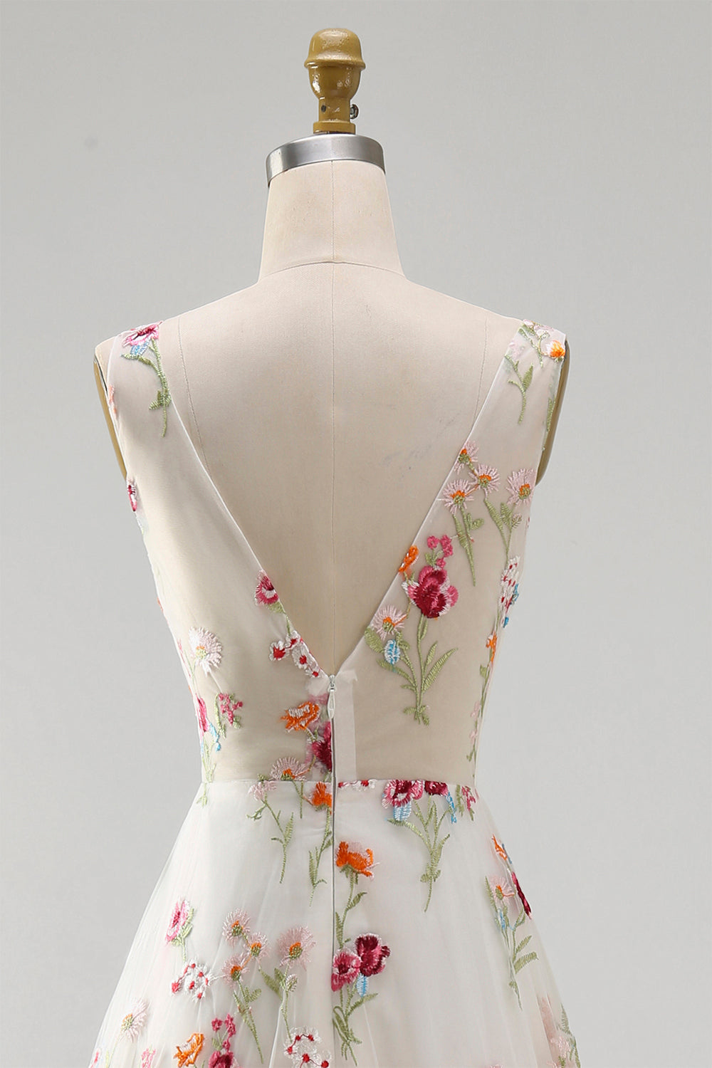 Robe de mariée évasée en ivoire à col en V à motif floral