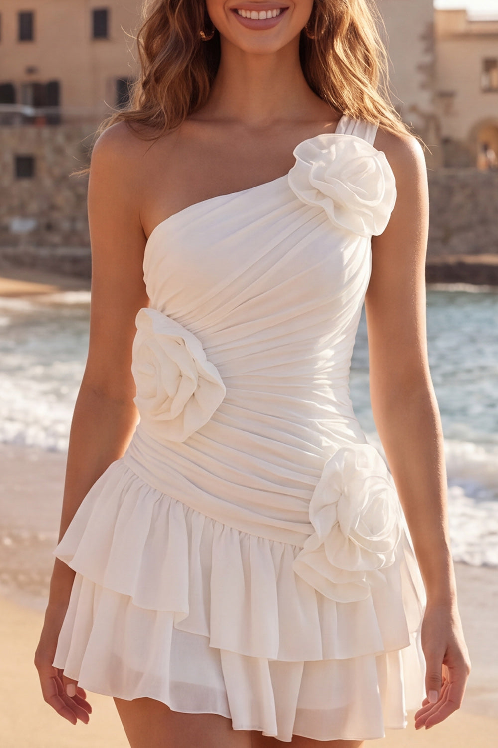 Robe de bal courte ivoire à volants, à une épaule, froncée, avec fleurs 3D
