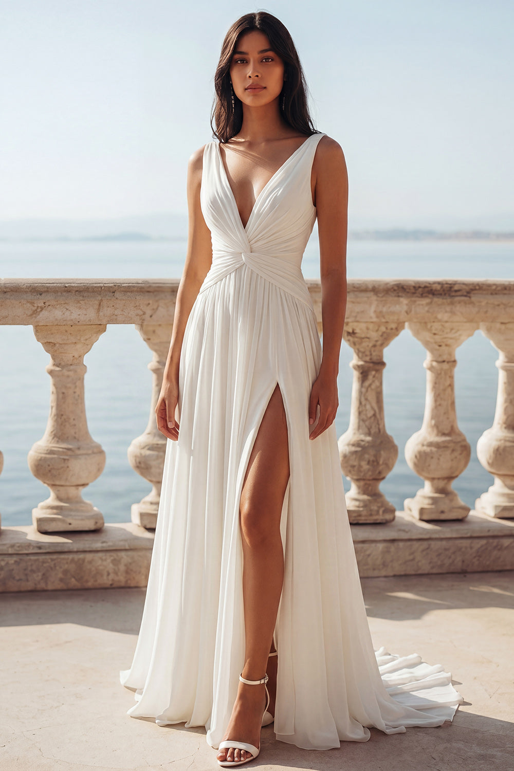 Robe de mariée évasée en mousseline plissée ivoire à encolure en V et fente latérale