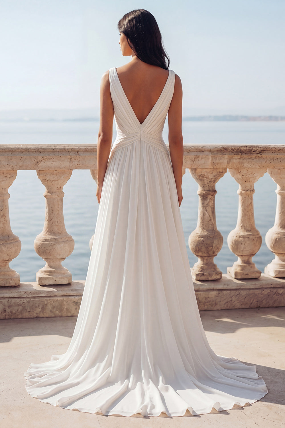 Robe de mariée évasée en mousseline plissée ivoire à encolure en V et fente latérale
