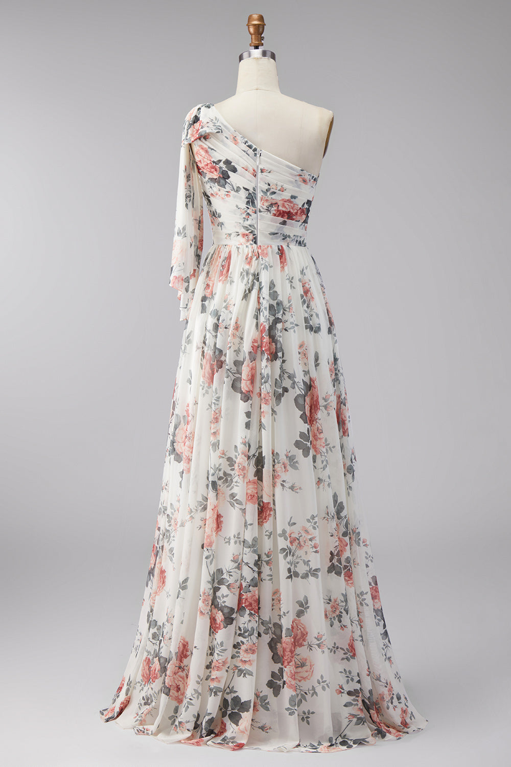 Robe longue fleurie en mousseline plissée, fendue, coupe trapèze, épaule dénudée, ivoire