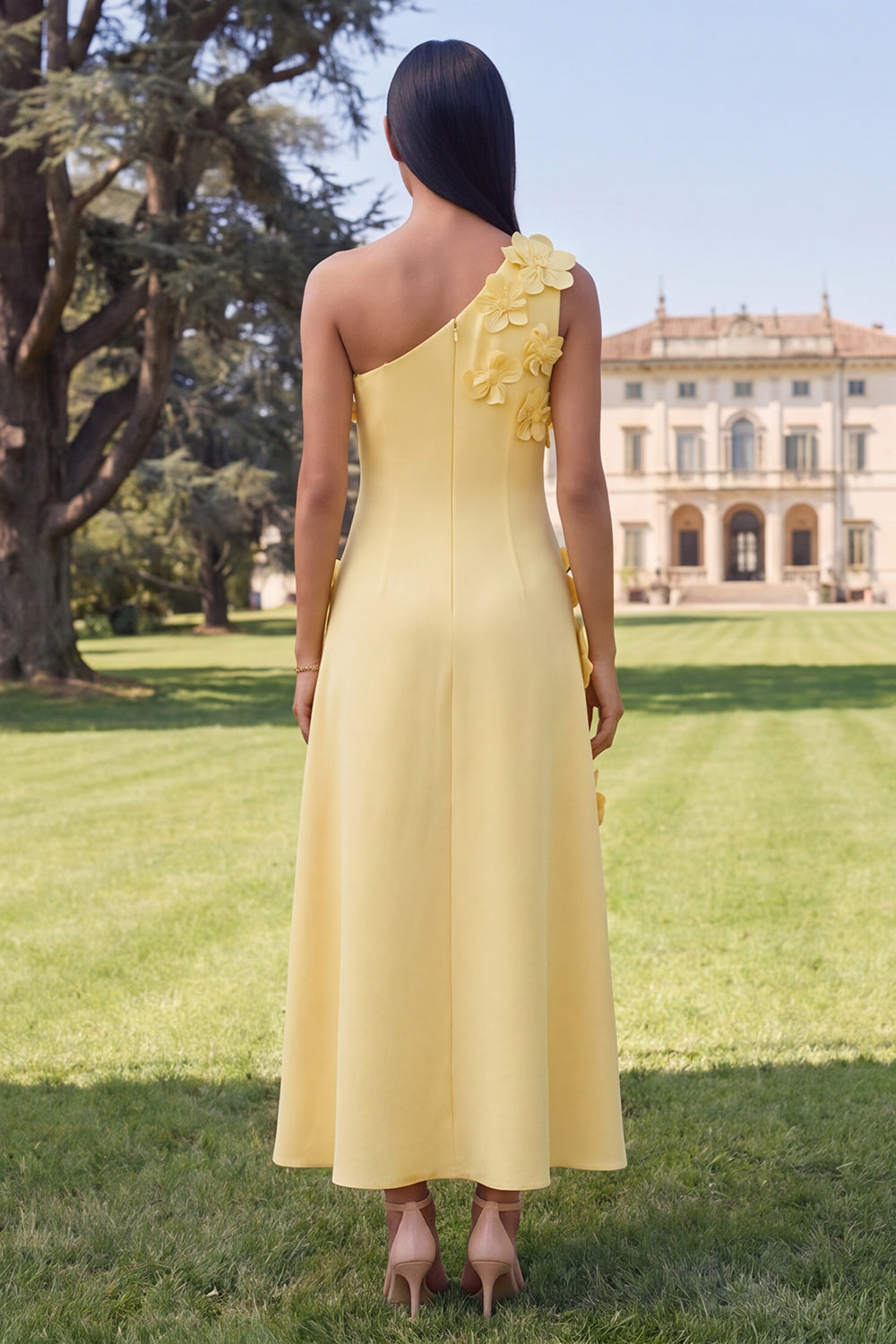 Robe midi jaune asymétrique évasée à fleurs