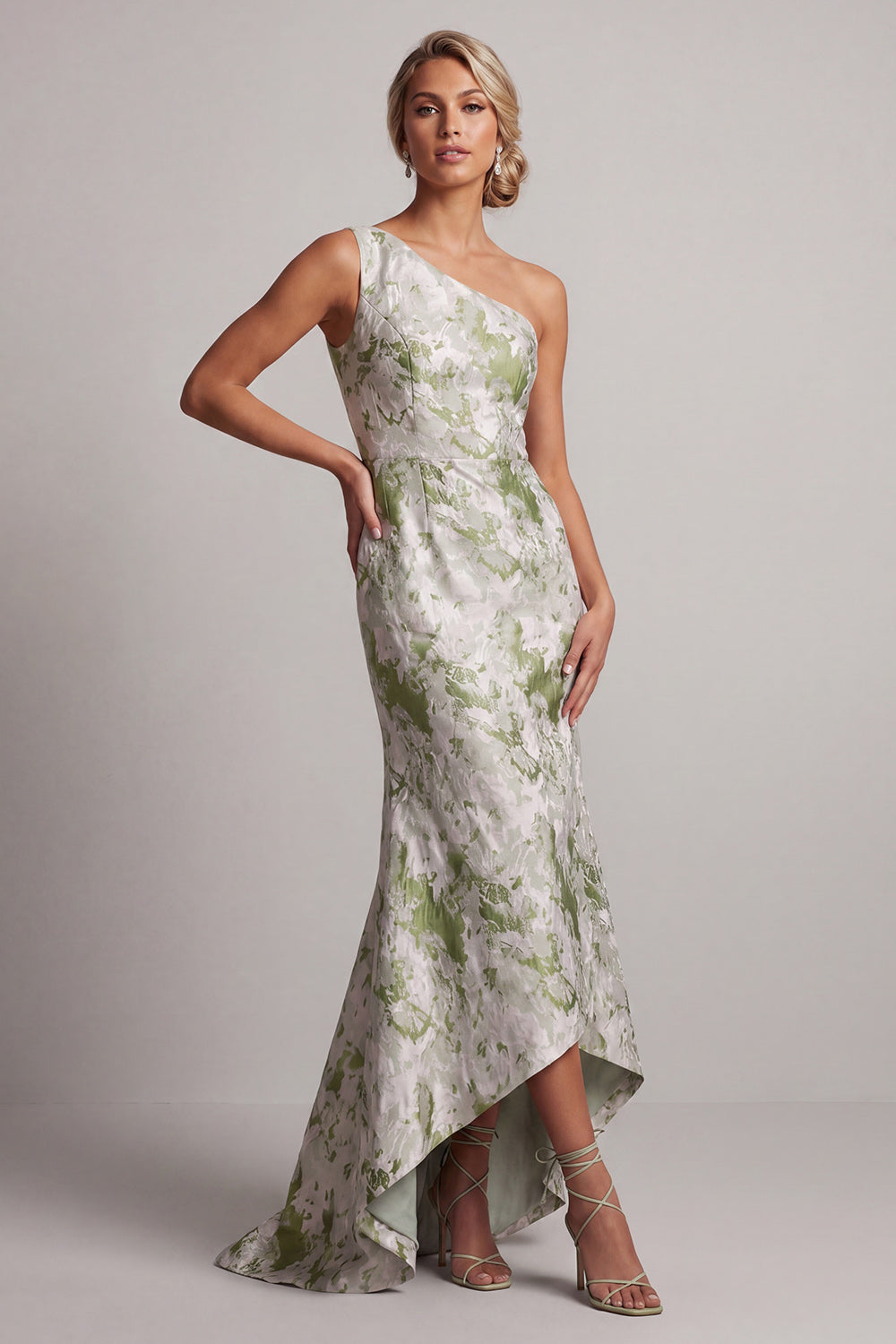 Robe longue sirène vert clair fleurie asymétrique pour mère de la mariée