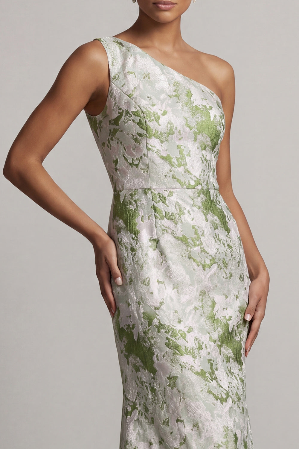 Robe longue sirène vert clair fleurie asymétrique pour mère de la mariée