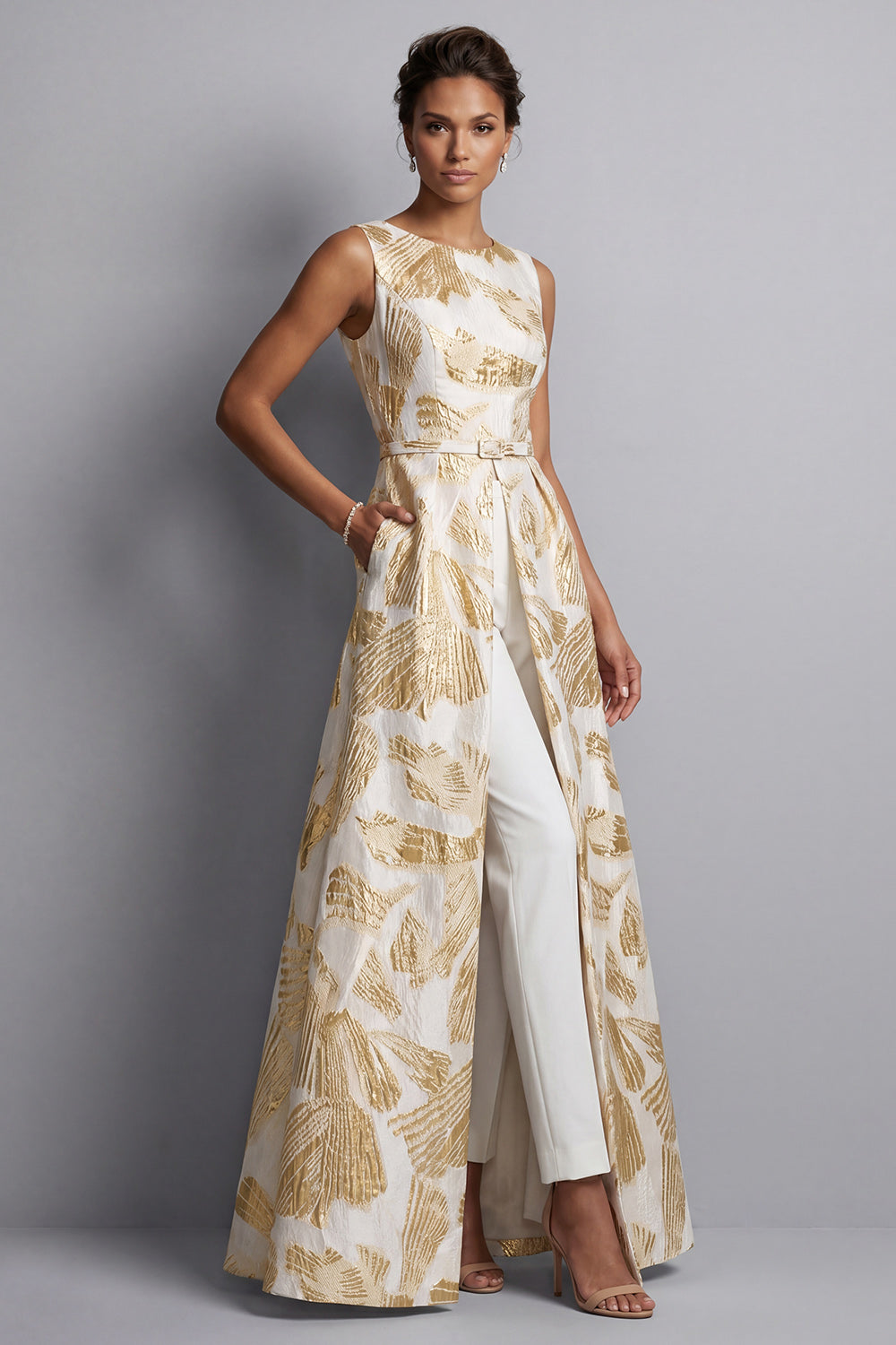 Combinaison en jacquard couleur champagne avec poches et encolure bateau pour la mère de la mariée