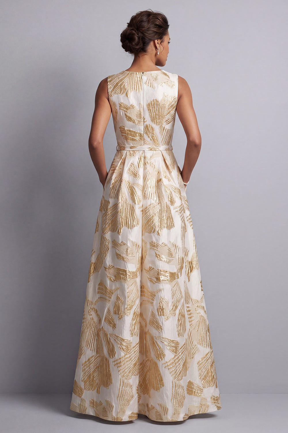 Combinaison en jacquard couleur champagne avec poches et encolure bateau pour la mère de la mariée