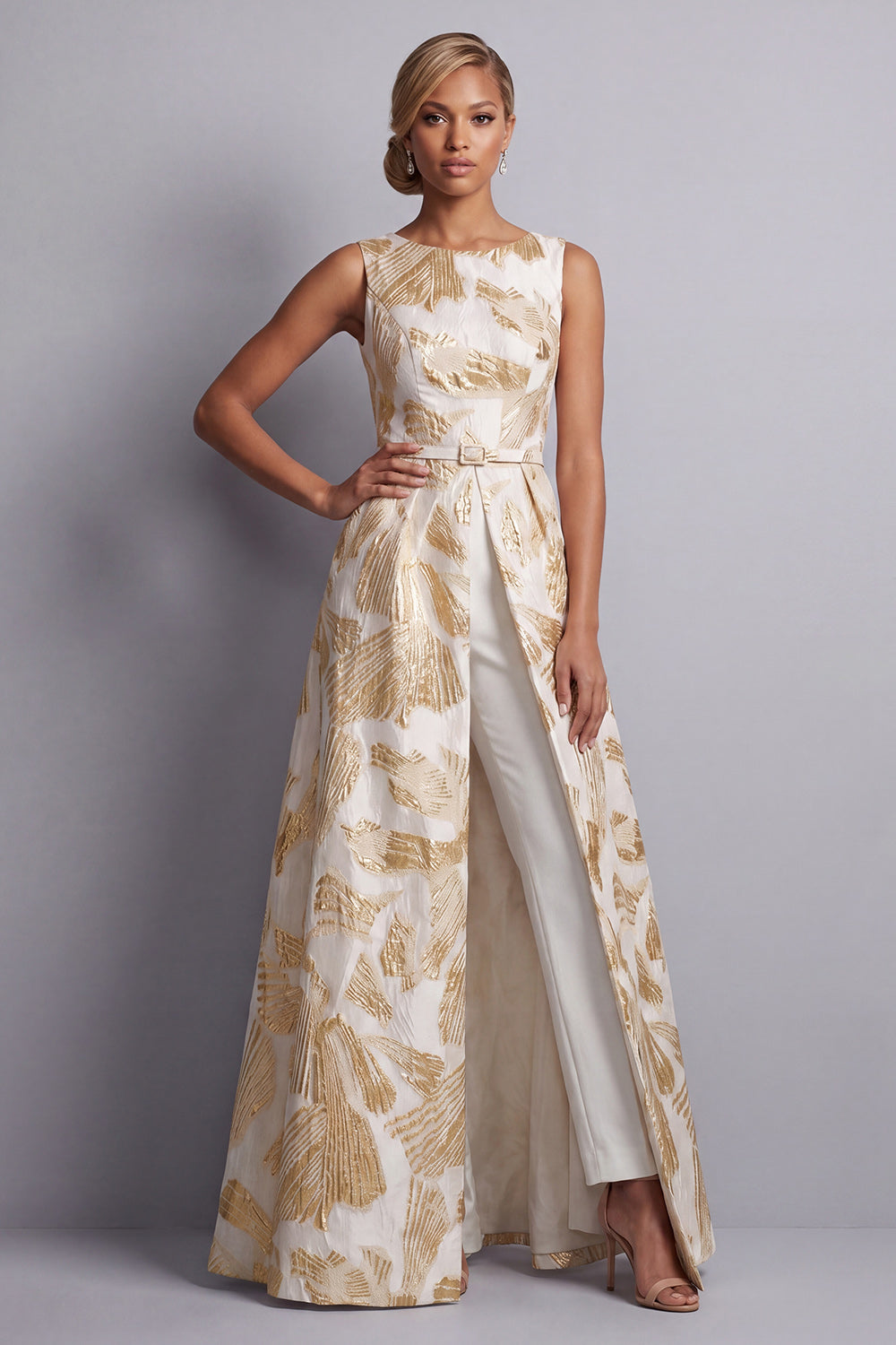 Combinaison en jacquard couleur champagne avec poches et encolure bateau pour la mère de la mariée