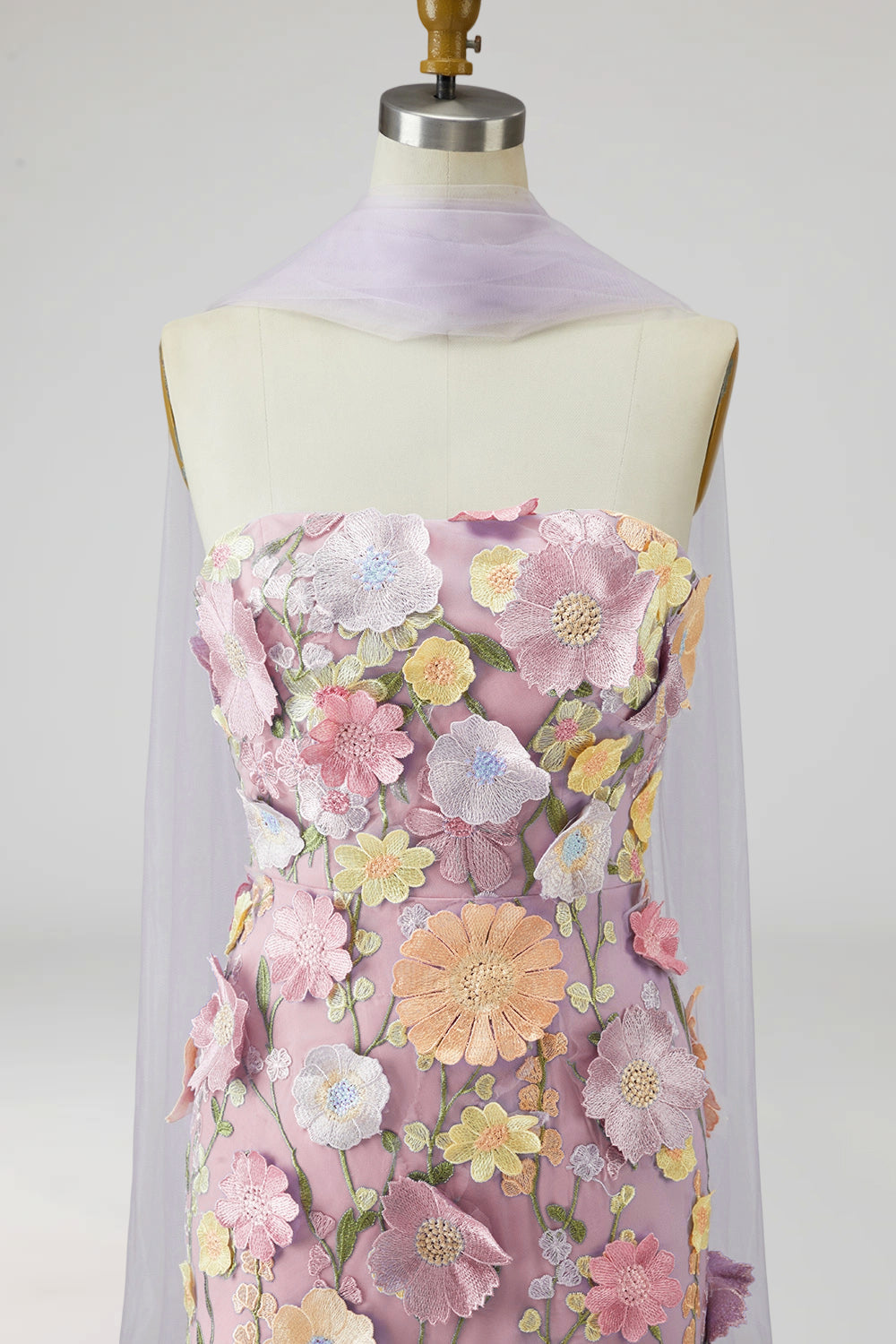 Vestido largo de sirena sin tirantes floral violeta claro para madre de la novia con abertura