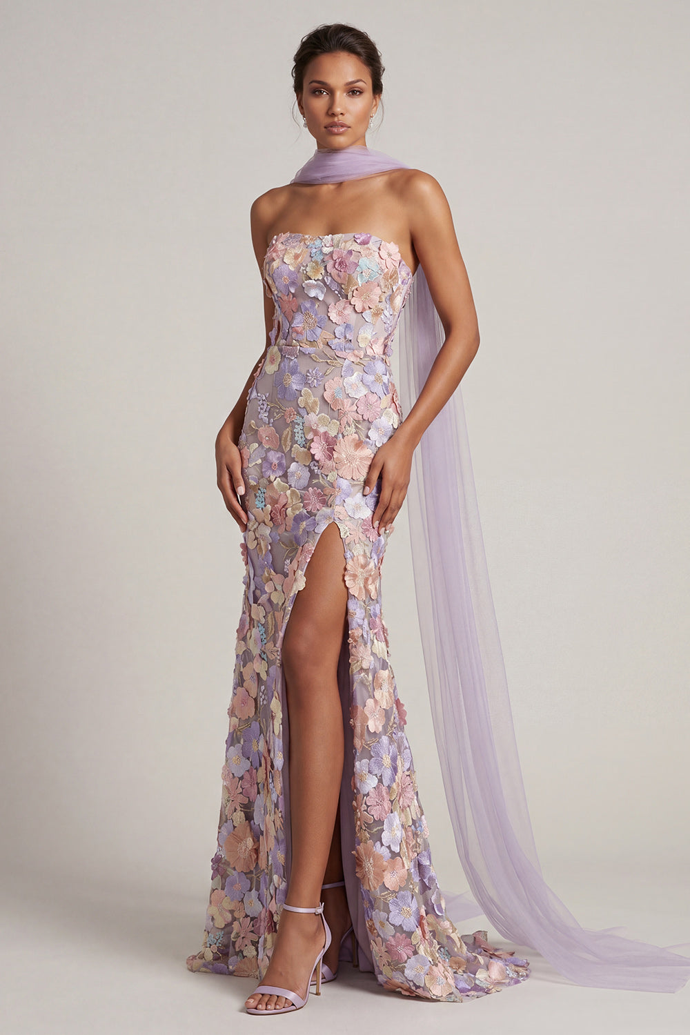 Vestido largo de sirena sin tirantes floral violeta claro para madre de la novia con abertura