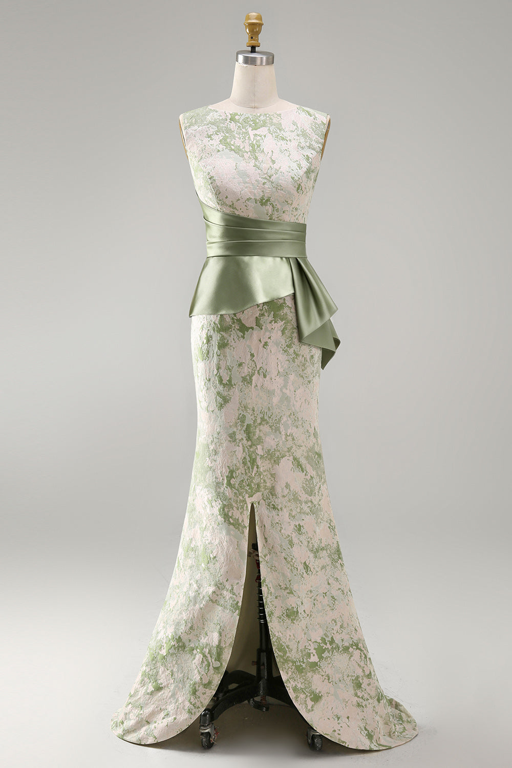 Robe de sirène longue fleurie vert clair avec ruchés et ceinture pour la mère de la mariée
