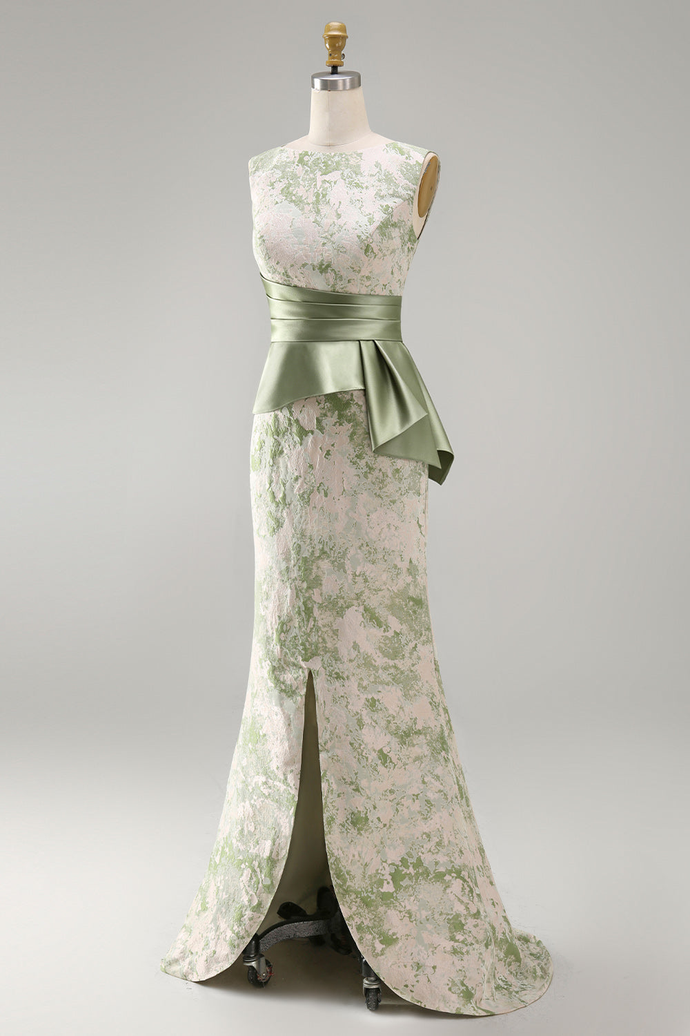 Robe de sirène longue fleurie vert clair avec ruchés et ceinture pour la mère de la mariée