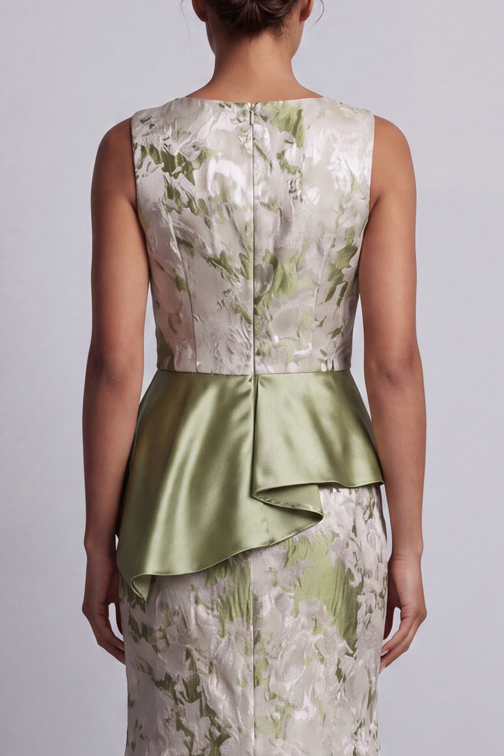Robe de sirène longue fleurie vert clair avec ruchés et ceinture pour la mère de la mariée