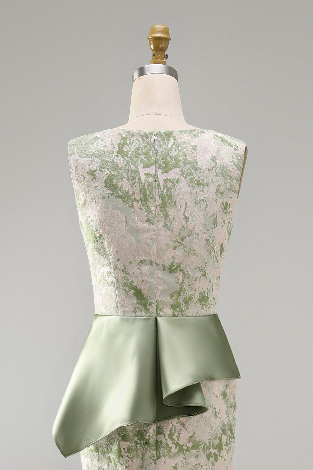 Robe de sirène longue fleurie vert clair avec ruchés et ceinture pour la mère de la mariée