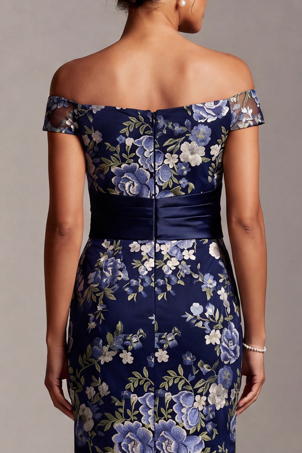 Robe de mariée midi sirène bleu marine en jacquard floral avec fente et épaules dénudées