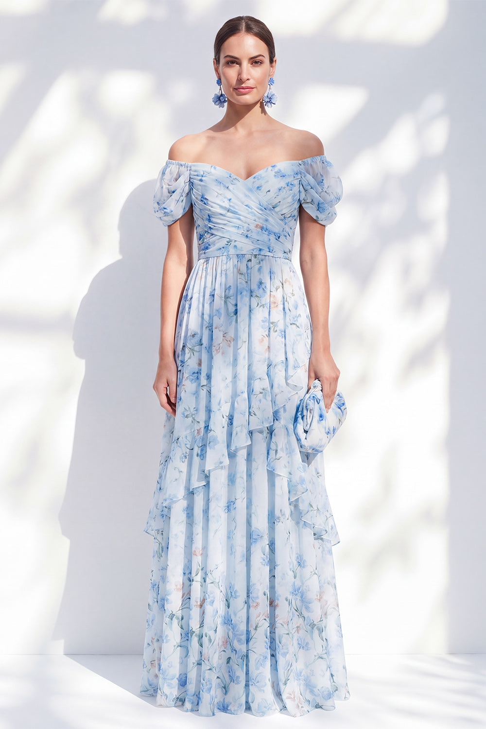 Robe longue de mère de la mariée en mousseline florale bleue, coupe trapèze, épaules dénudées